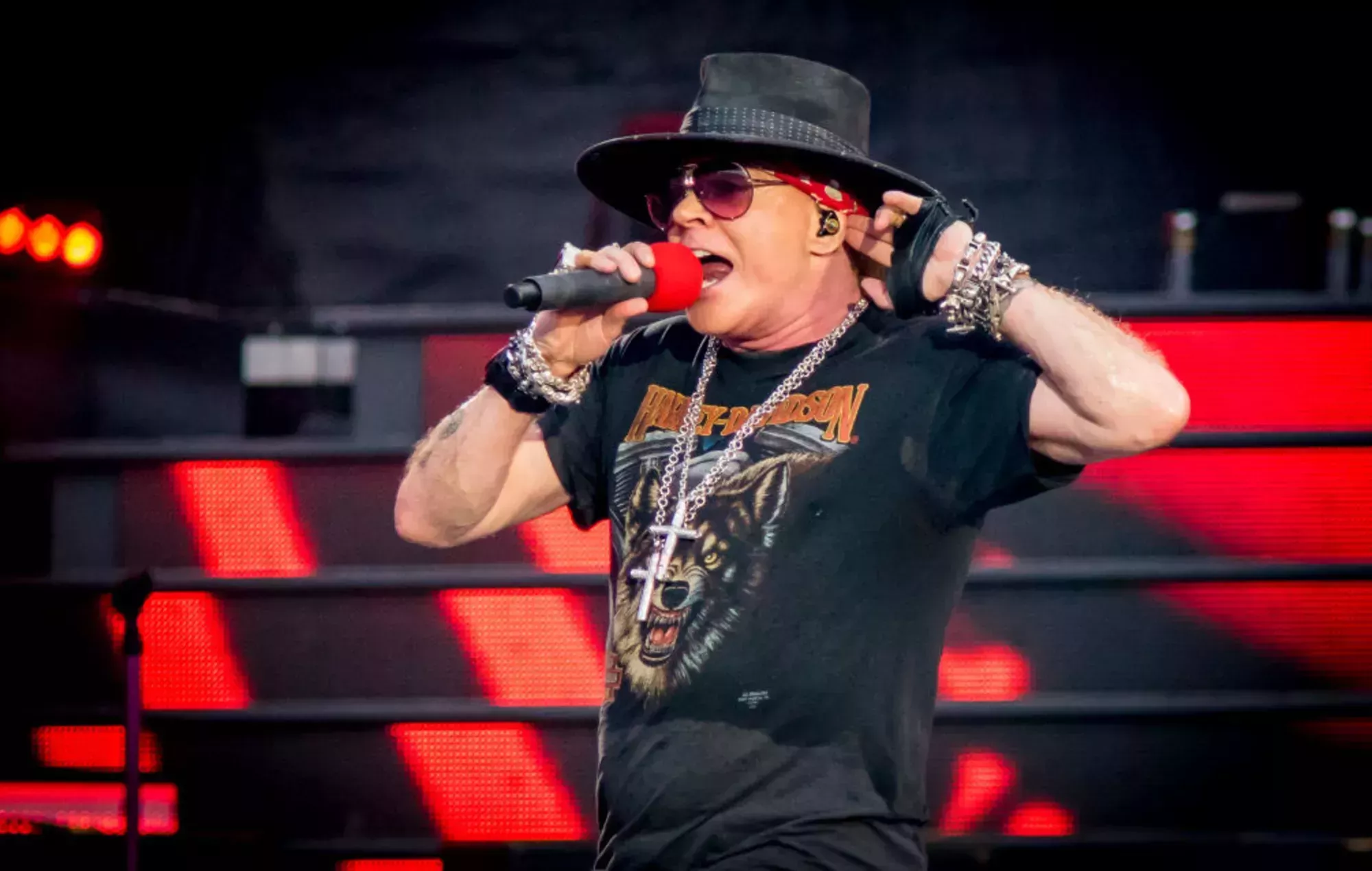 Axl Rose, de Guns N' Roses, comparte información sobre su estado de salud tras posponer un concierto