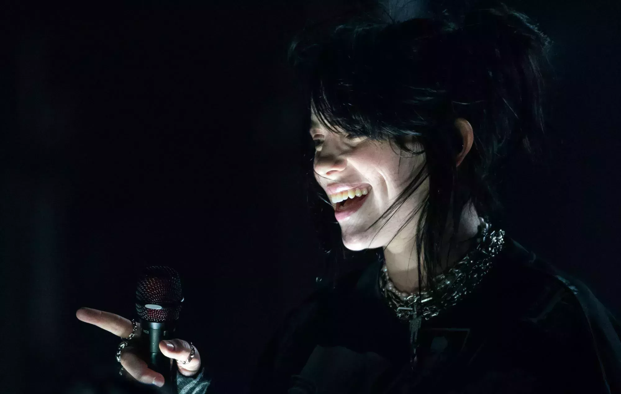 Billie Eilish vuelve al estudio con su hermano Finneas