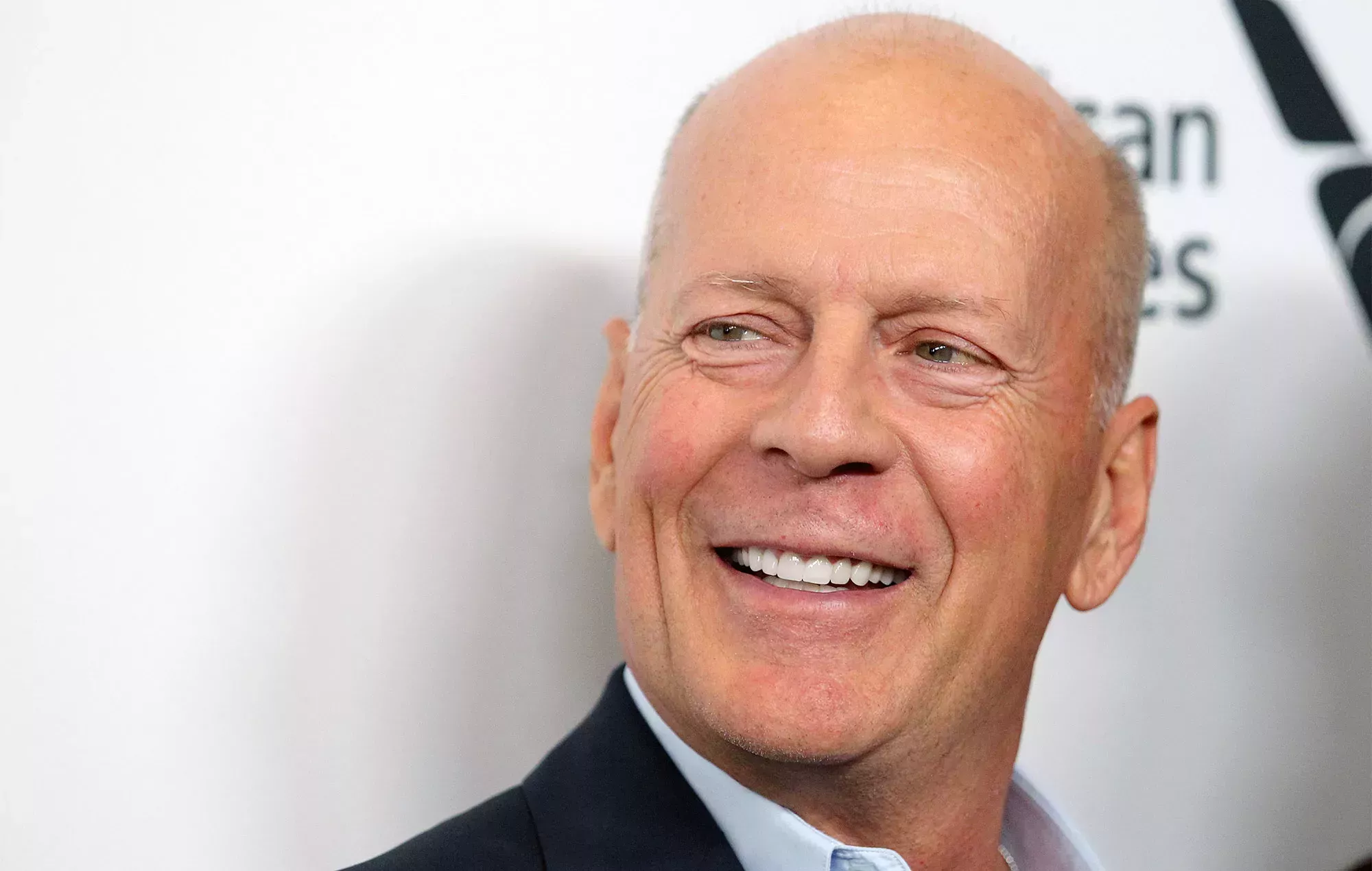 Bruce Willis visita el plató de 'Jungla de Cristal' 34 años después tras el diagnóstico de afasia