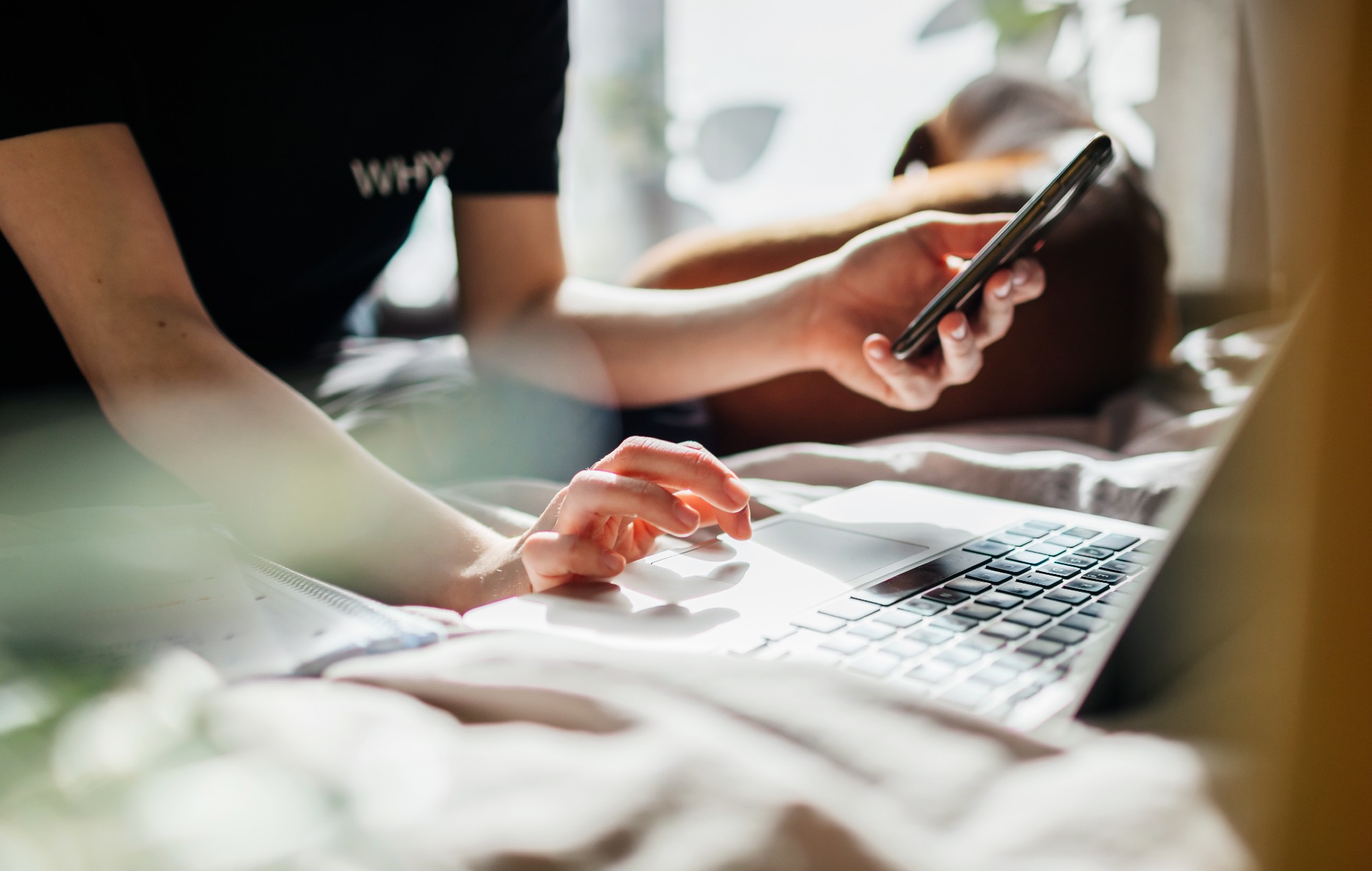 EE bloqueará los sitios y aplicaciones de piratería musical en el móvil