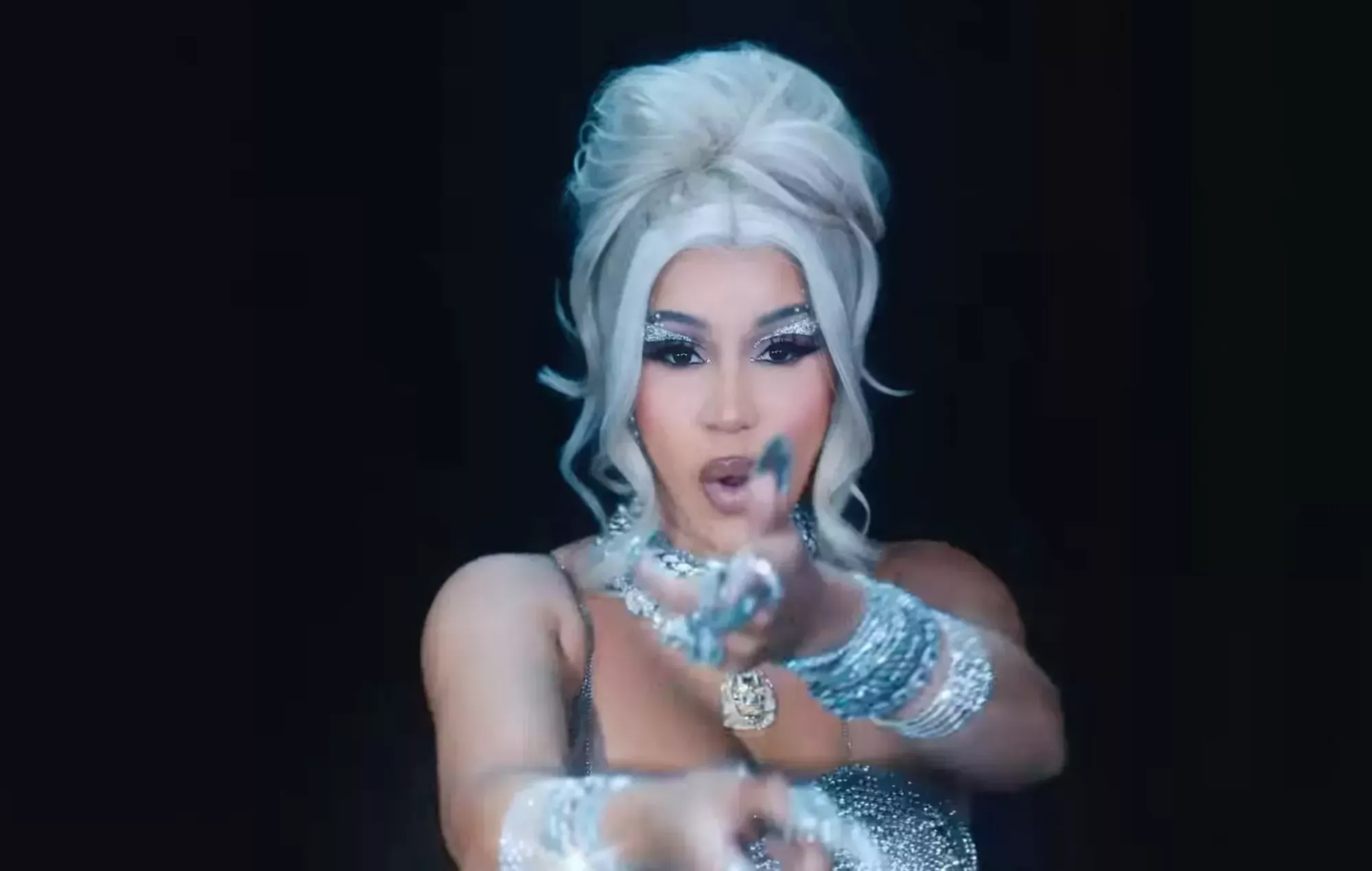 El videoclip de 'Hot Shit' de Cardi B tiene un huevo de pascua de 'Modern Warfare 2'