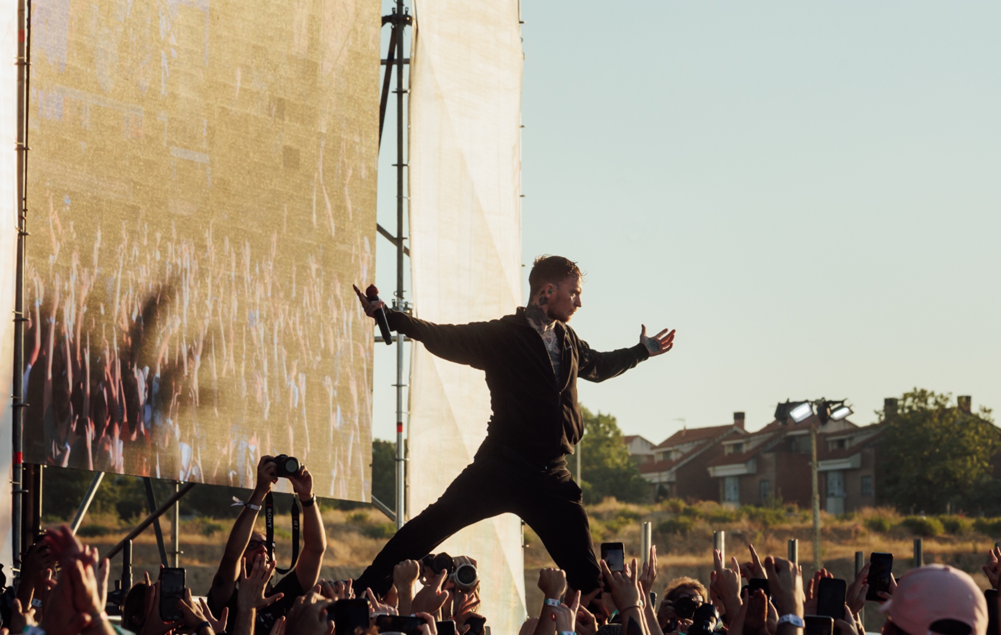 Frank Carter &amp; The Rattlesnakes sobre los dulces de James Hetfield y su juego de cartas 'Halves'