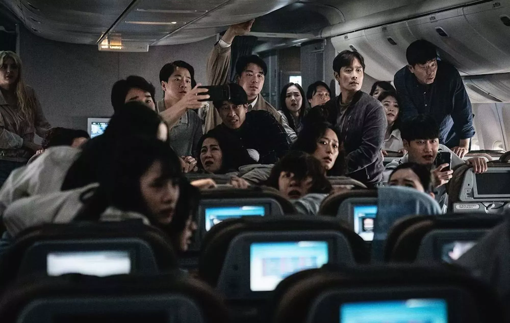 Lee Byung-hun se enfrenta a un terrorista en el nuevo tráiler de