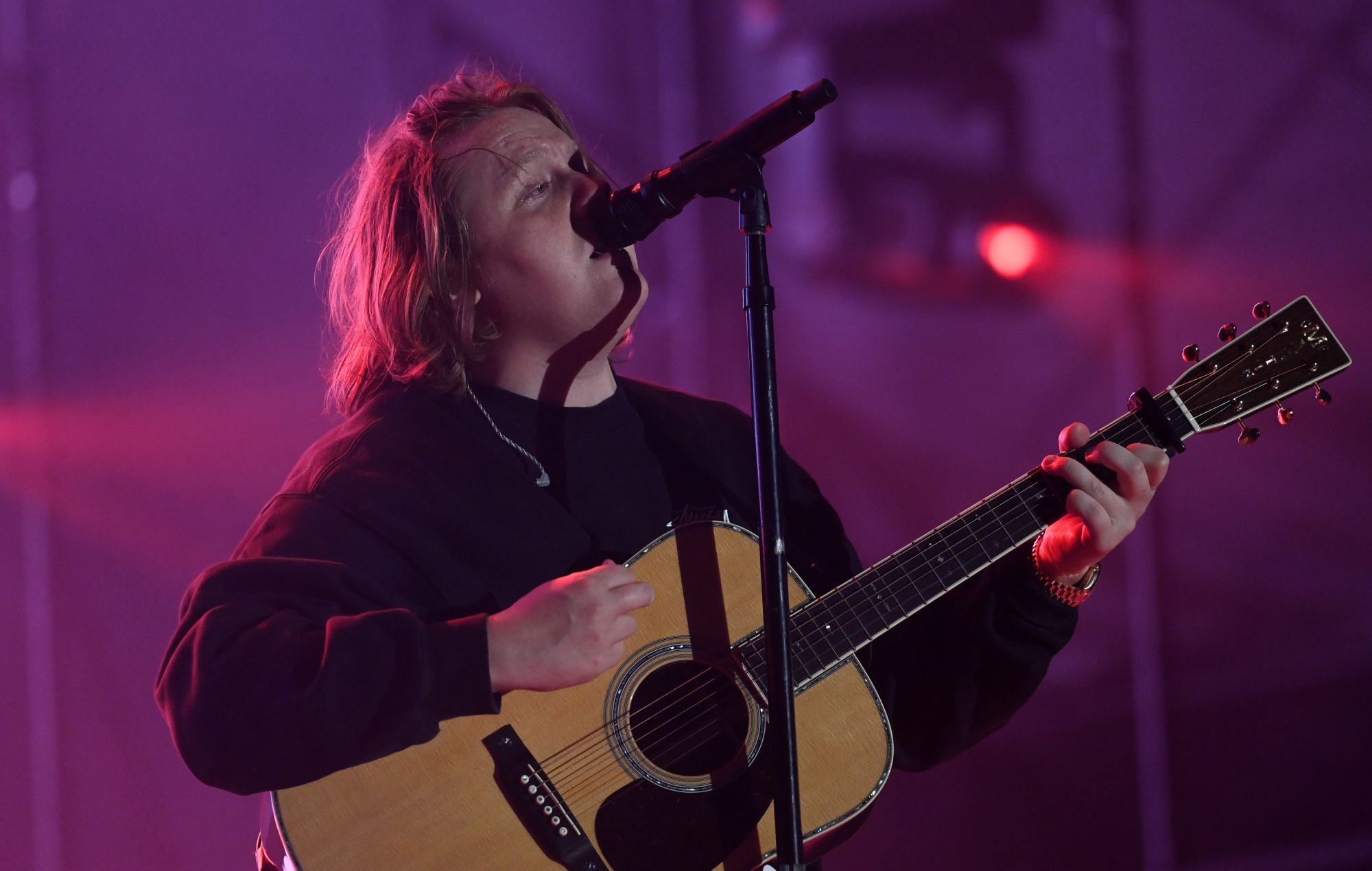 Lewis Capaldi aún no ha terminado su segundo álbum: "Soy horriblemente perezoso"