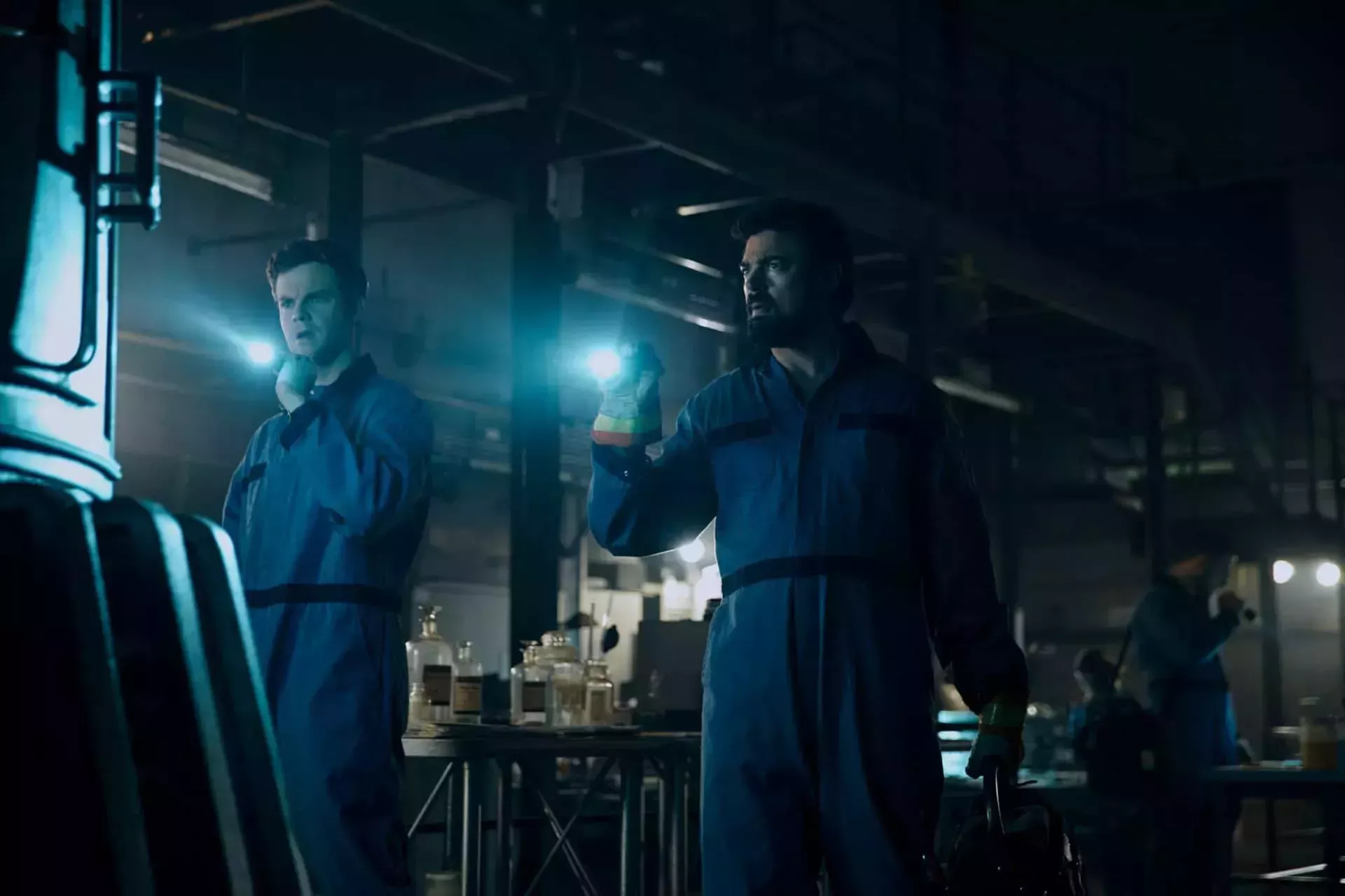 Los chicos se refugian en la fantasía en 'Here Comes a Candle to Light You to Bed'