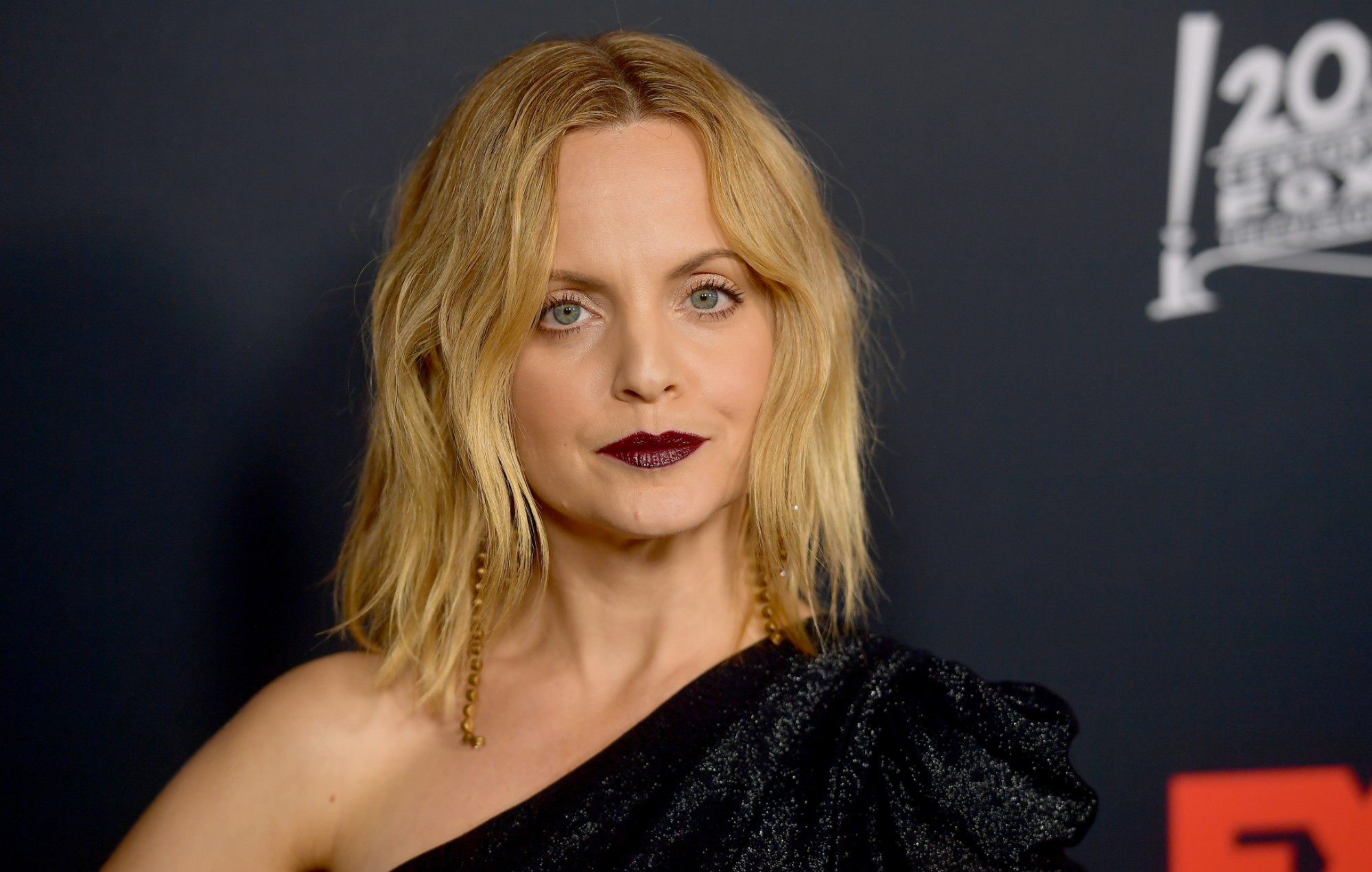 Mena Suvari dice que el rodaje de 'American Beauty' "se sintió como un respiro" de su relación abusiva