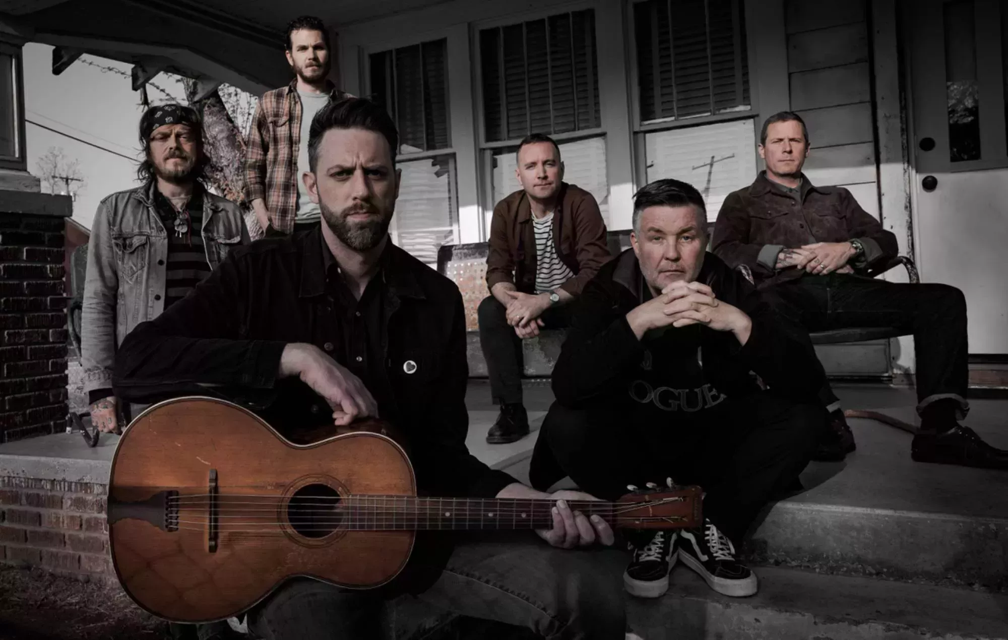 Mira el vídeo del nuevo single de Dropkick Murphy 'Two 6's Upside Down'