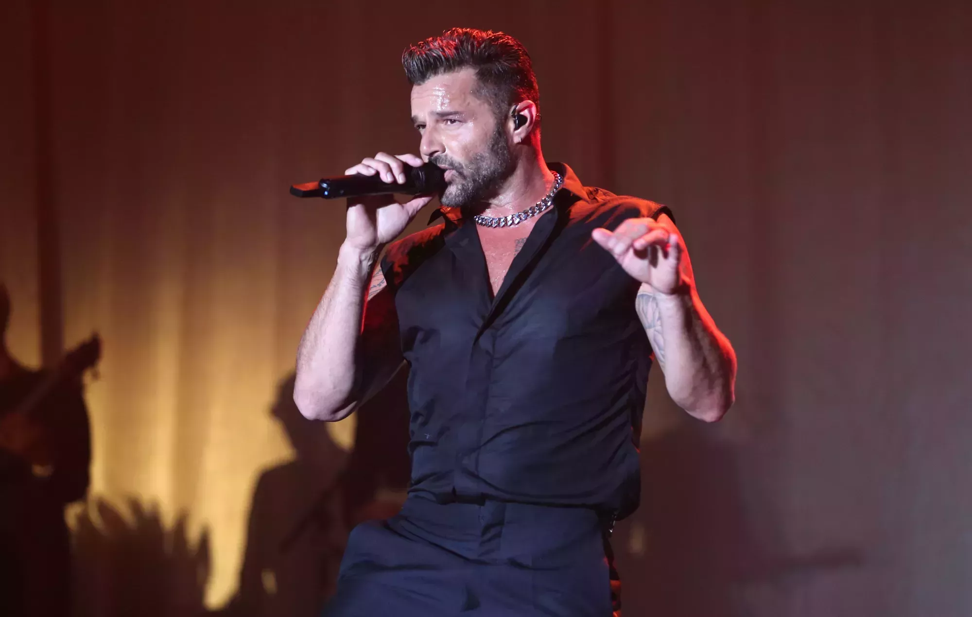 Ricky Martin niega las acusaciones de orden de alejamiento 