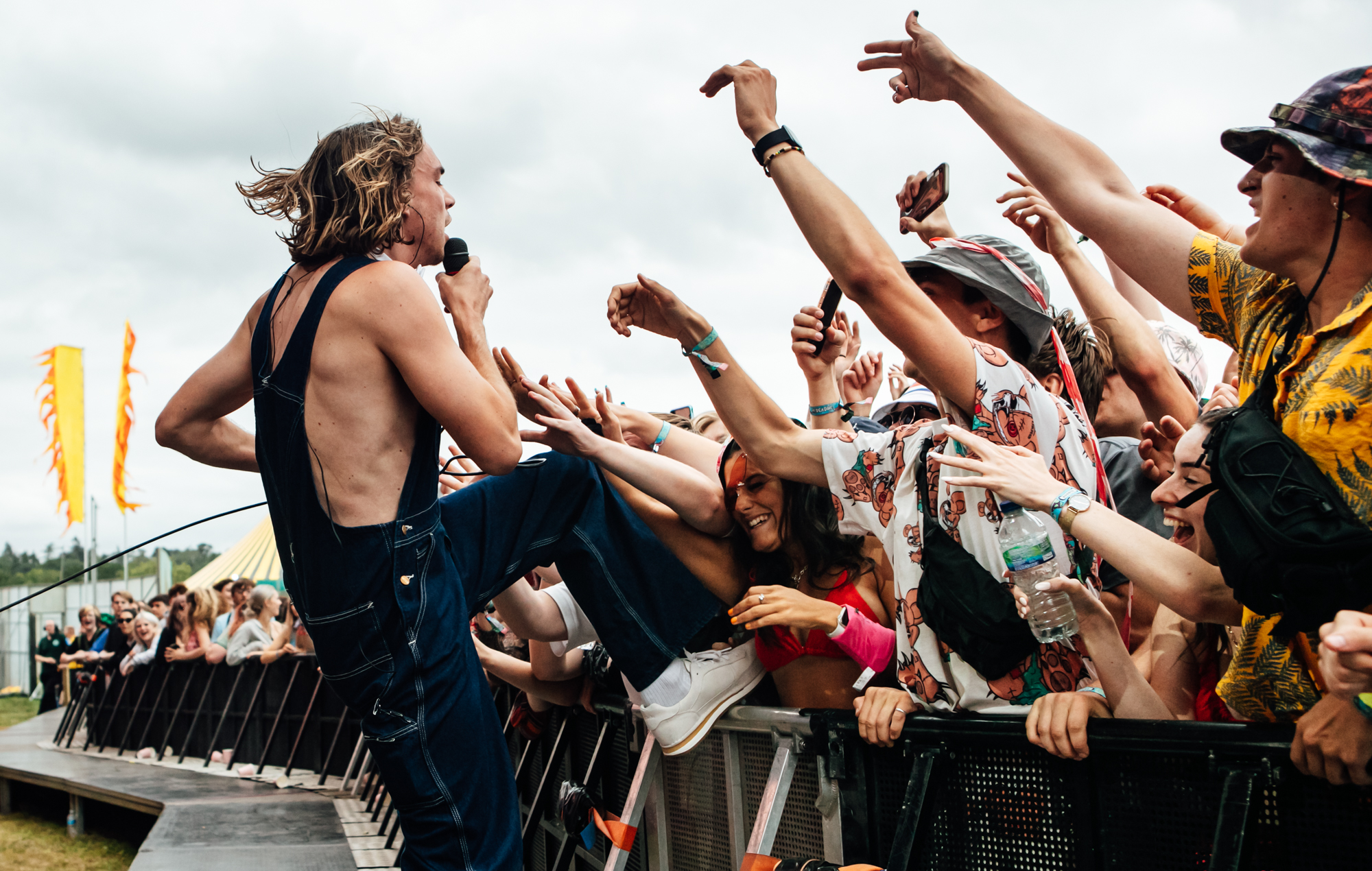 ¡Sports Team pospone su gira por EE.UU. y retrasa su segundo álbum 'Gulp!