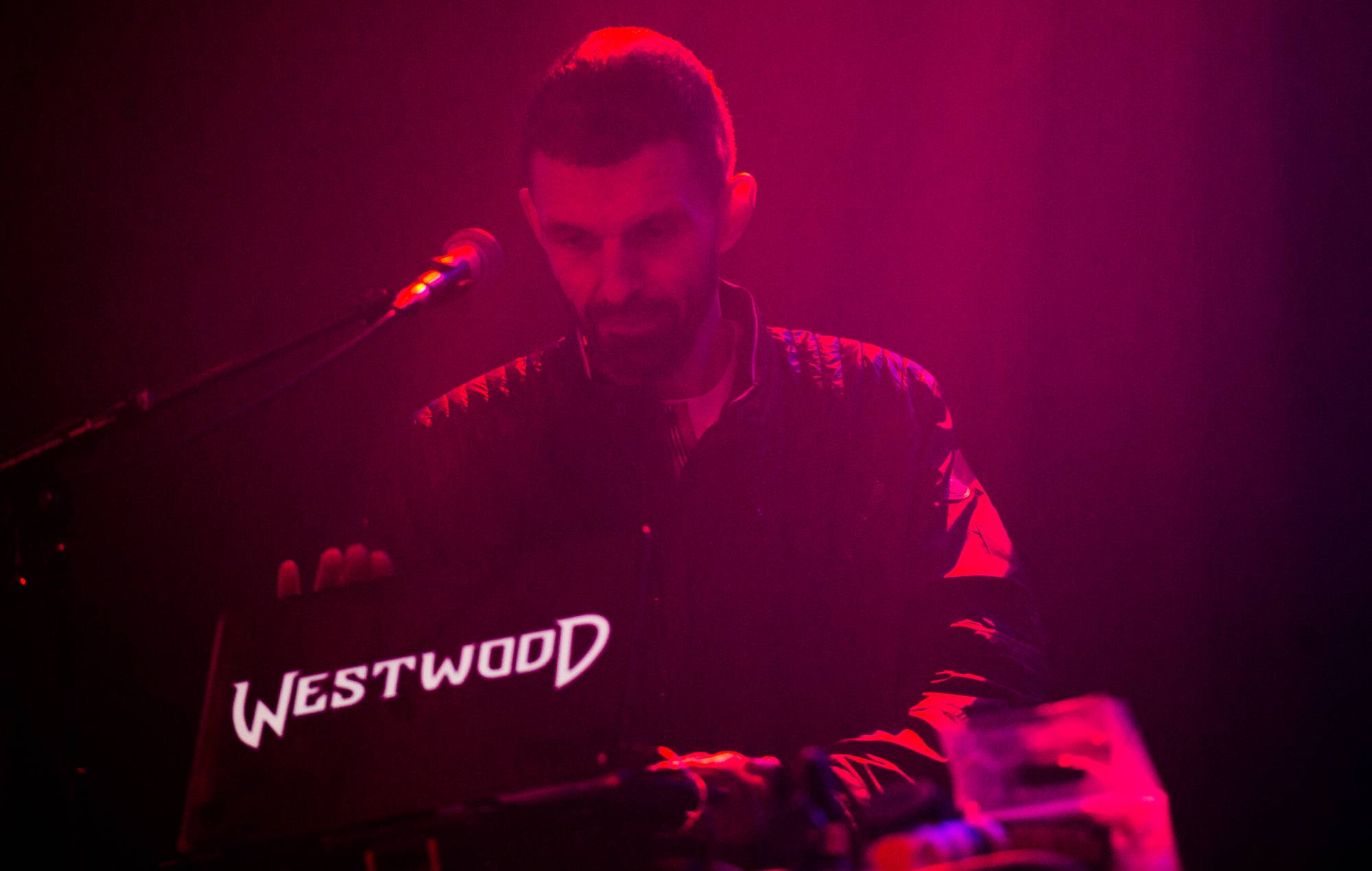 Tim Westwood acusado de tener relaciones sexuales con una niña de 14 años