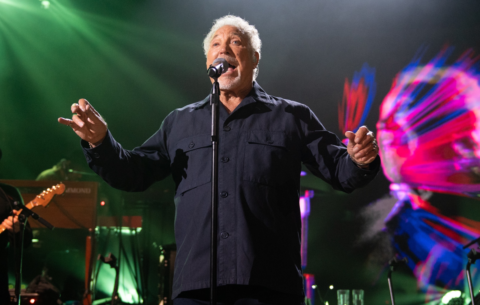 Tom Jones niega haber sufrido un colapso antes del espectáculo pospuesto en Budapest