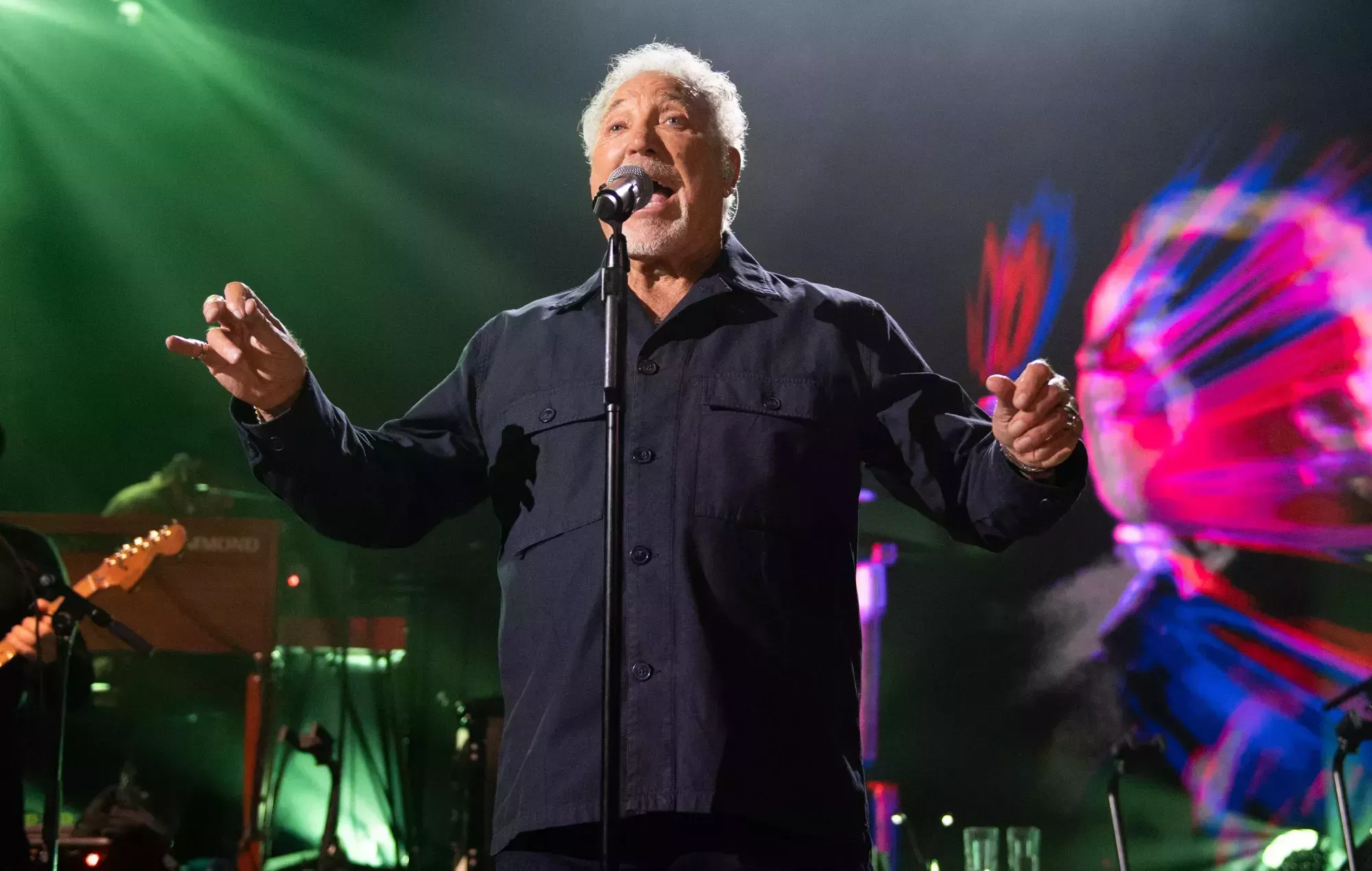 Tom Jones niega haber sufrido un colapso antes del espectáculo pospuesto en Budapest