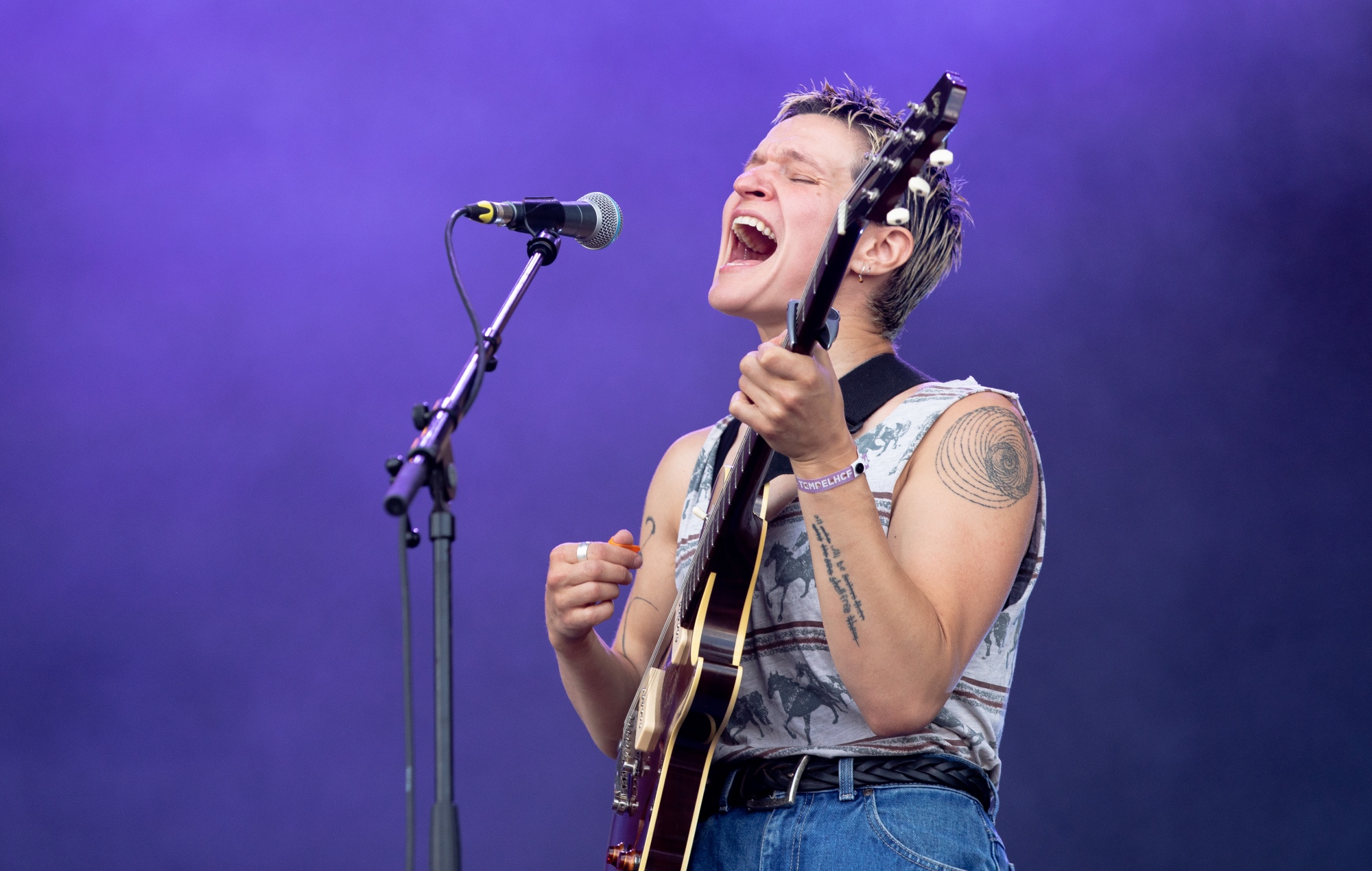 Vea a Big Thief interpretando el tema inédito 'Happiness' en 'Tiny Desk'