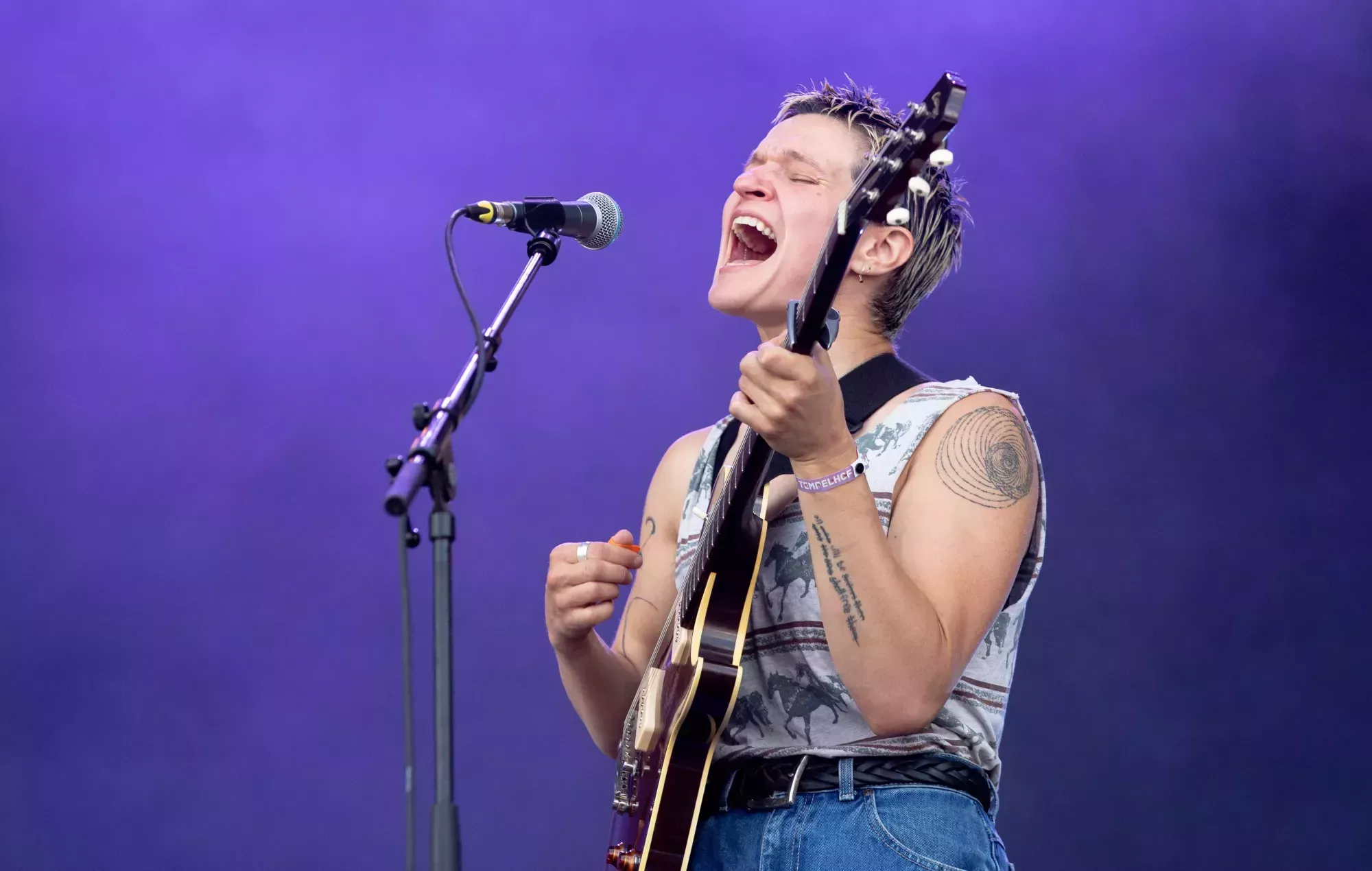 Vea a Big Thief interpretando el tema inédito 'Happiness' en 'Tiny Desk'