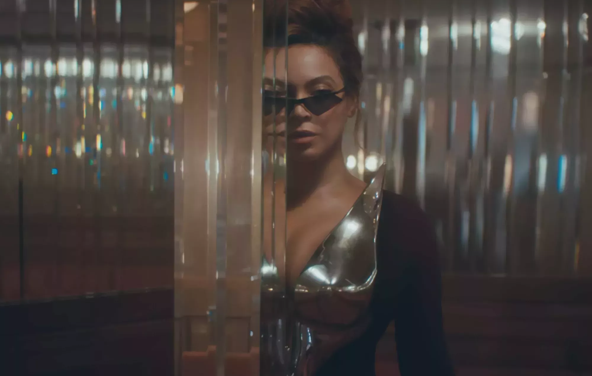 Beyoncé insinúa los visuales de 'Renaissance' en el nuevo vídeo 