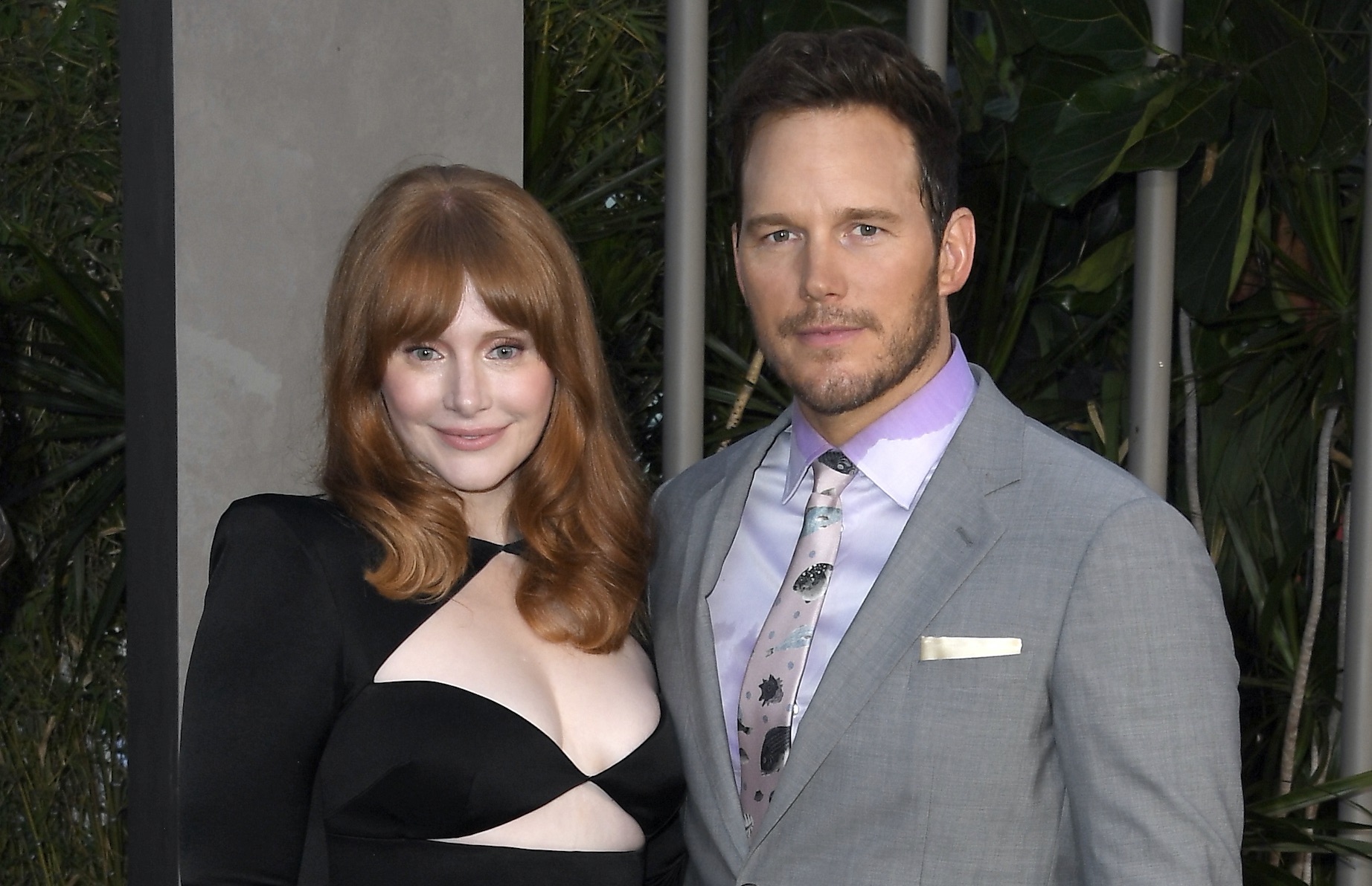 Bryce Dallas Howard dice que Chris Pratt luchó por conseguir su igualdad salarial en la trilogía de 'Jurassic World'
