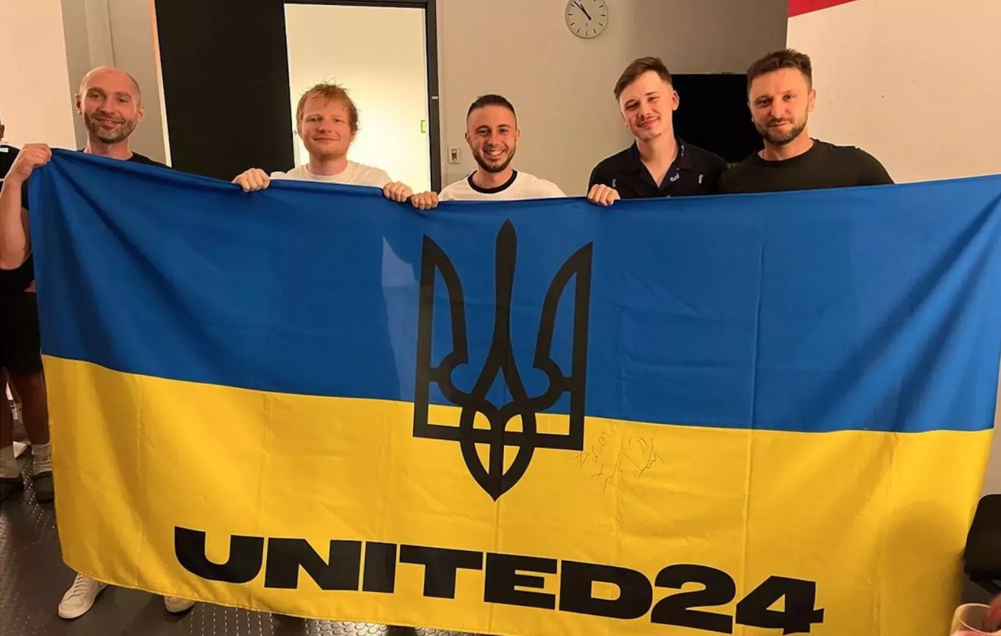 Ed Sheeran se une a la banda ucraniana Antytila en un concierto en Polonia para estrenar en directo la remezcla de '2step'