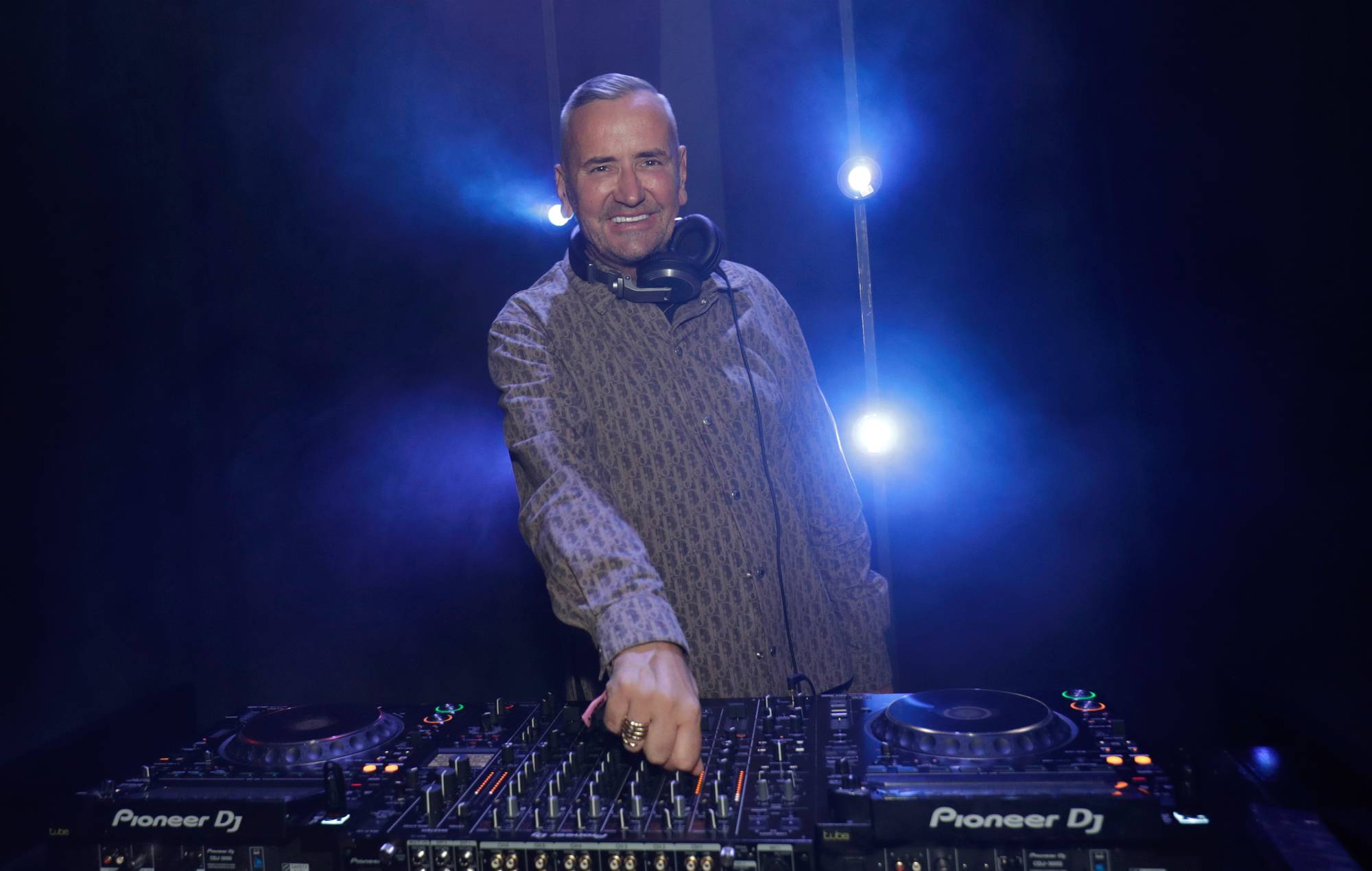 El DJ Fat Tony dice que vendió su obra de arte de Banksy "para pagar mis impuestos"