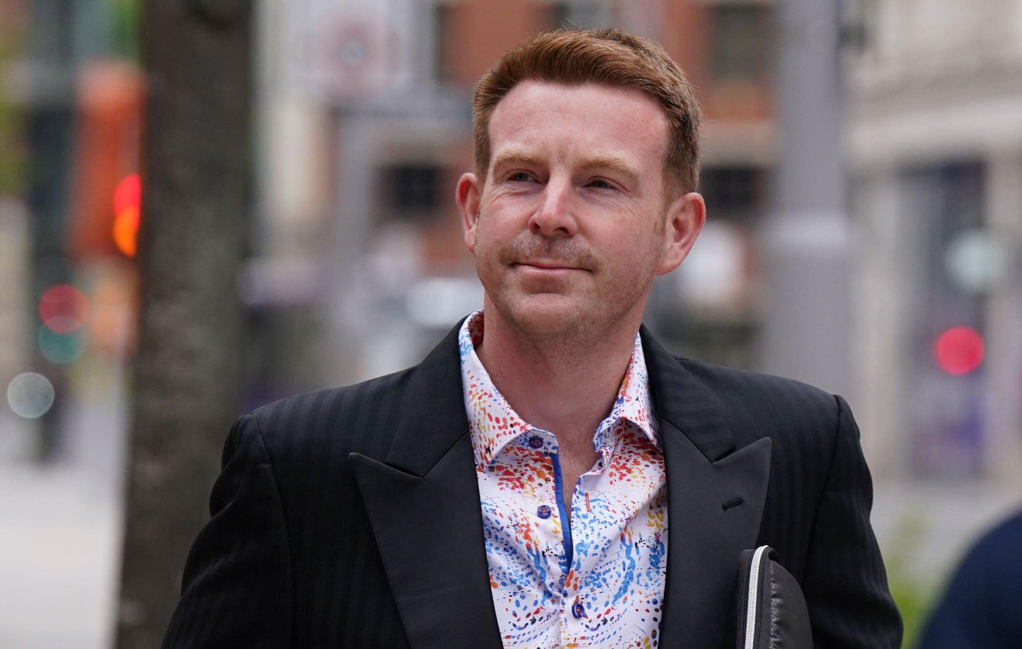 El ex presentador de radio de la BBC es declarado culpable de acosar a Jeremy Vine y a otros tres locutores