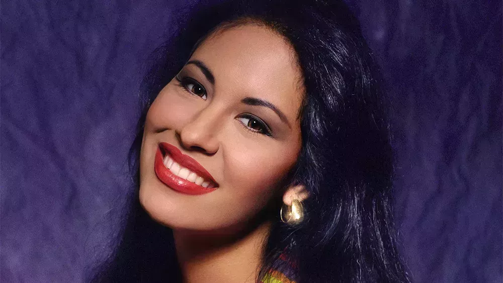 El patrimonio de Selena Quintanilla comparte una nueva versión de 'Como te quiero a ti' y revela la fecha de lanzamiento del álbum póstumo