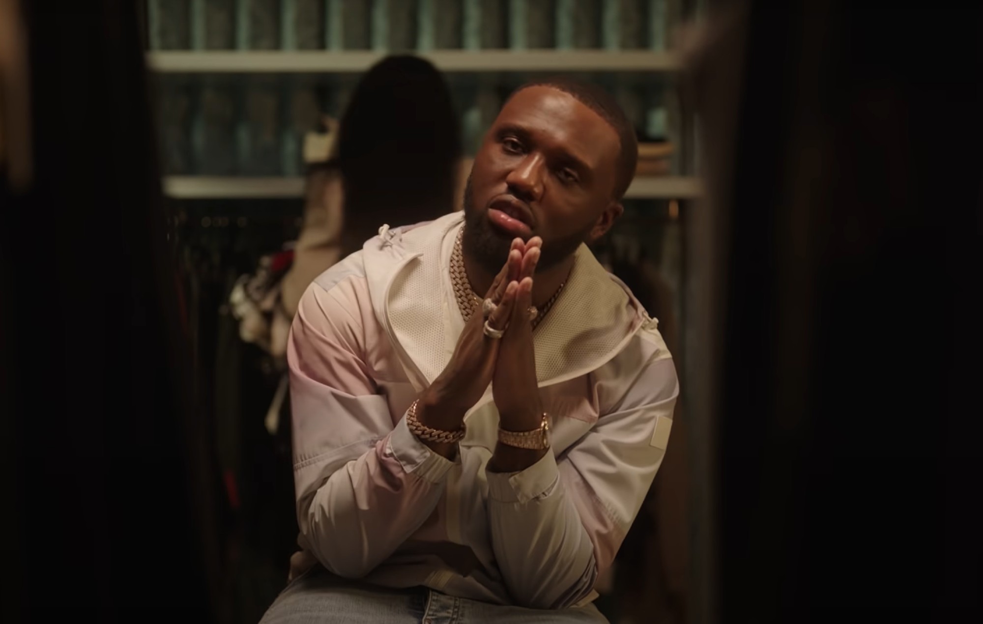 Escucha el nuevo e intenso single de Headie One, "Illegal".