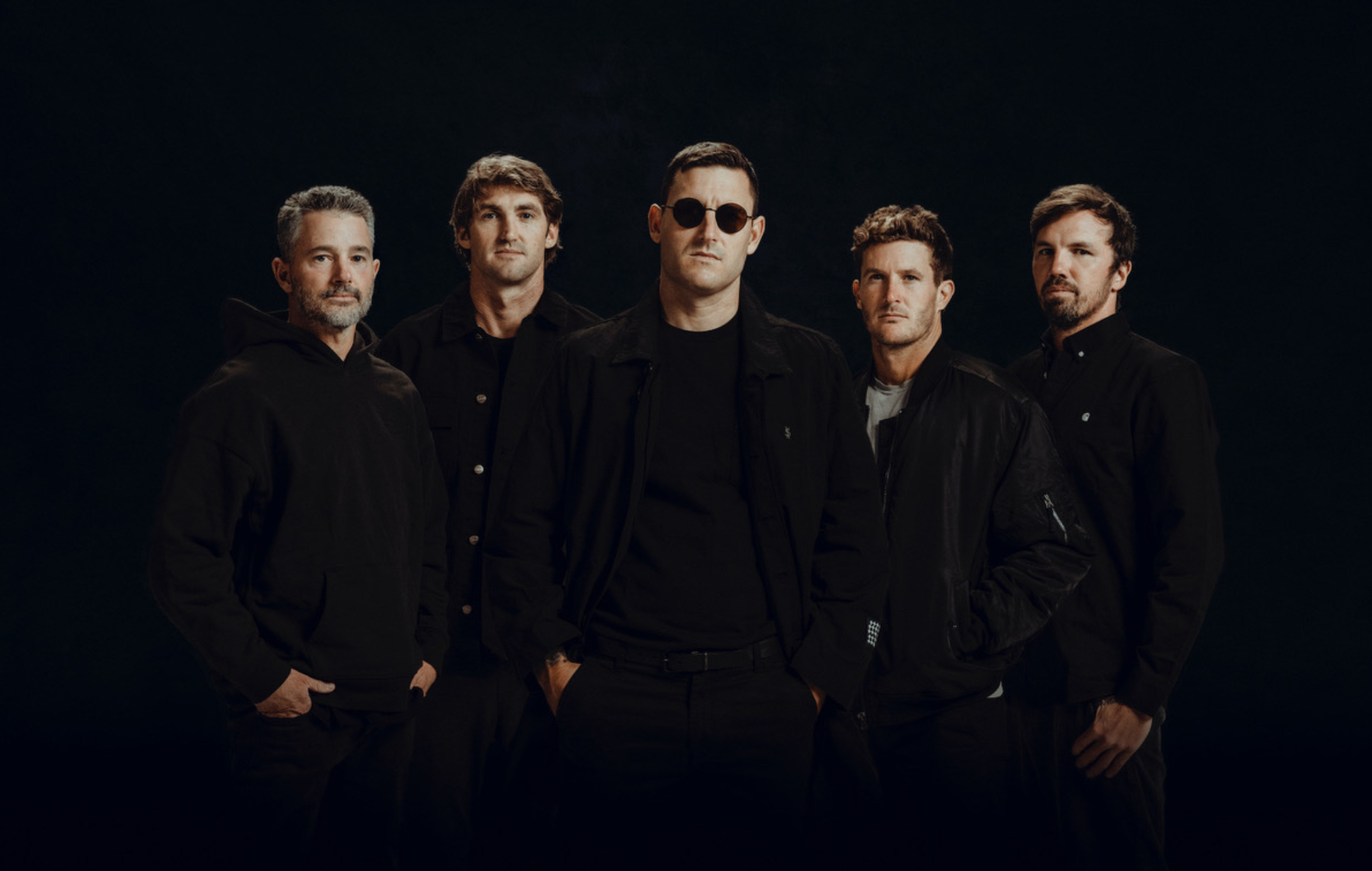 Escucha el nuevo tema épico de siete minutos de Parkway Drive 'Darker Still'