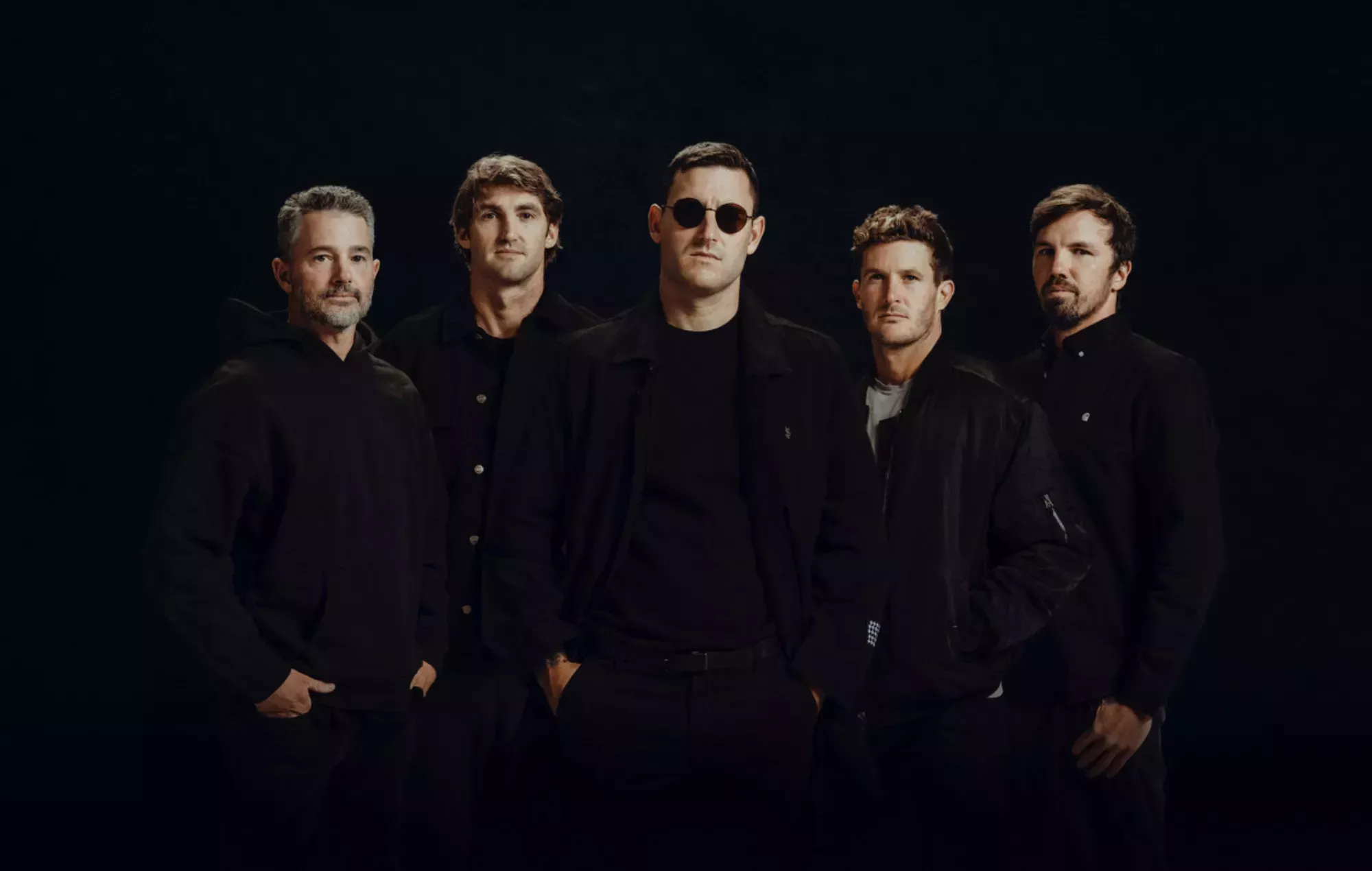 Escucha el nuevo tema épico de siete minutos de Parkway Drive 'Darker Still'