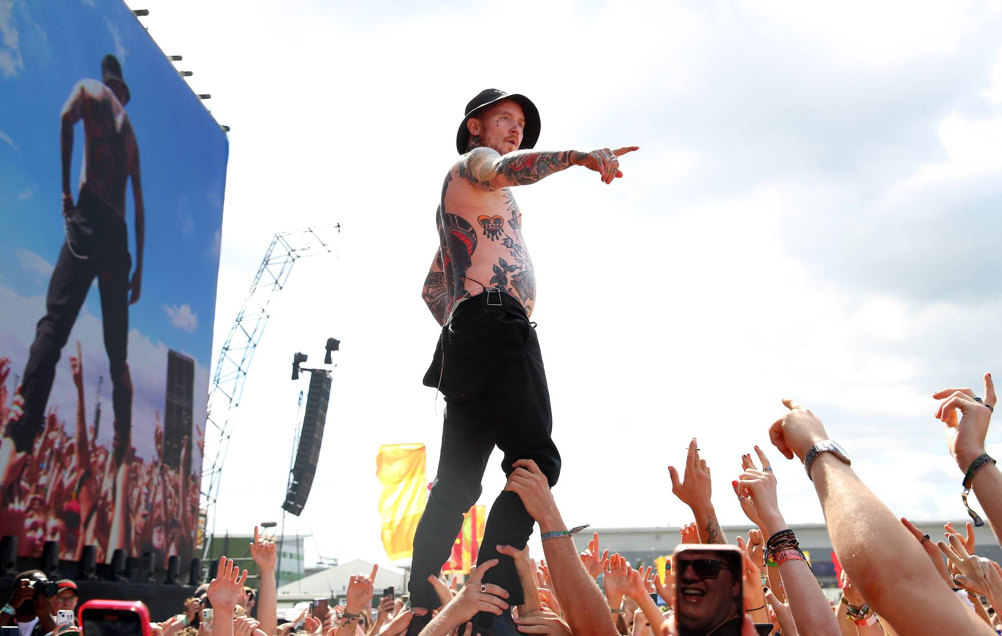 Frank Carter &amp; The Rattlesnakes inician Reading 2022 con un mosh pit sólo para mujeres