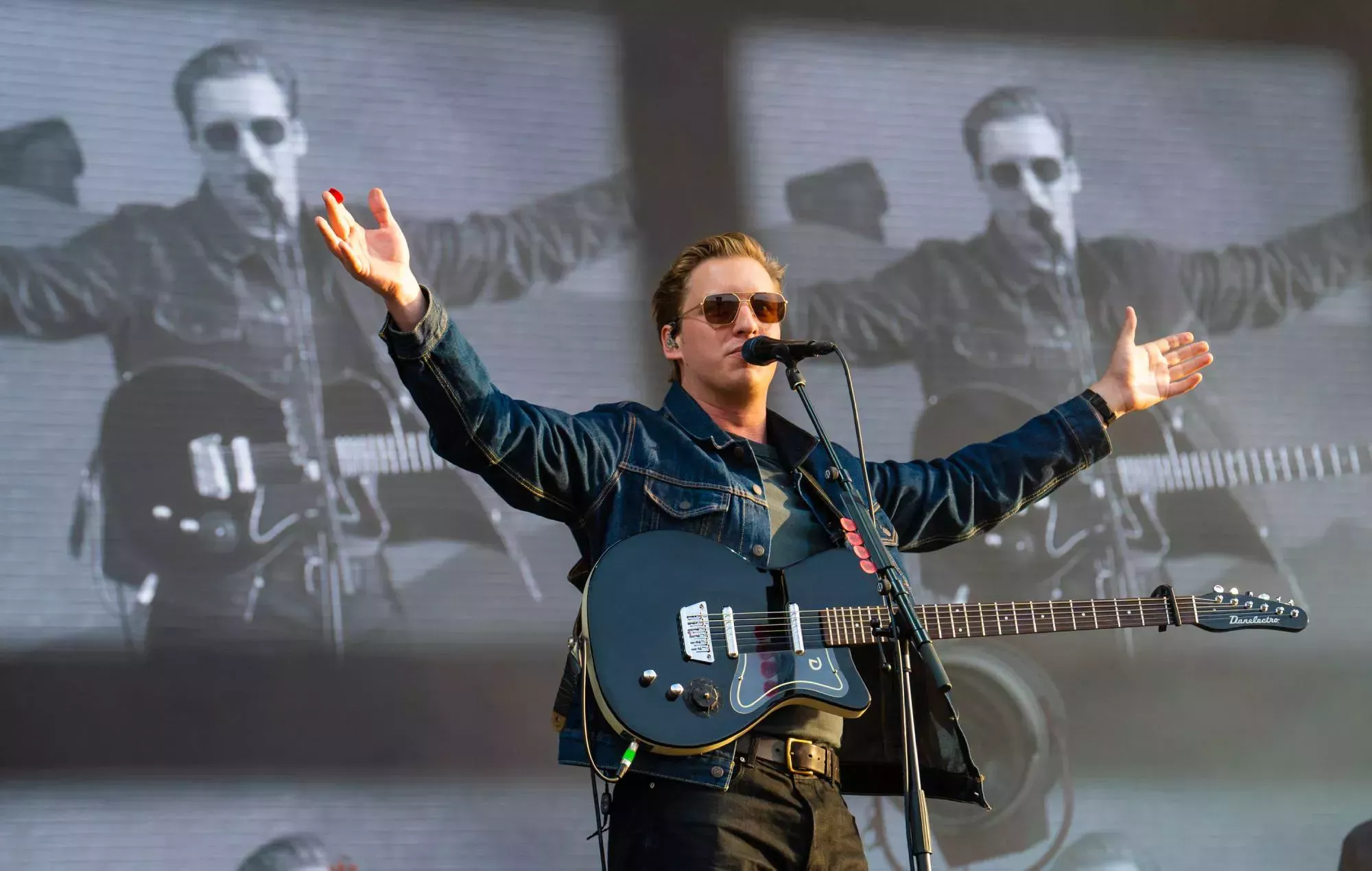 George Ezra dice que podría alejarse de los focos al final de su actual gira