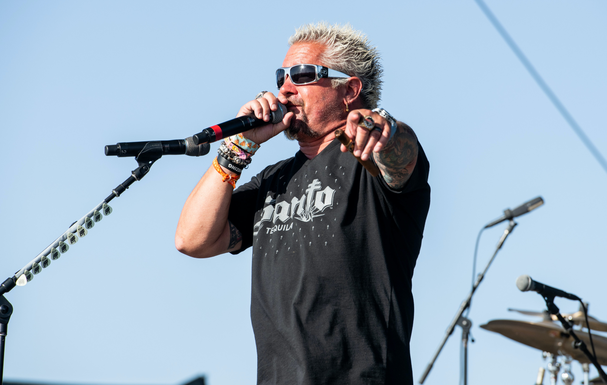 Guy Fieri sigue a Rage Against The Machine en su actual gira: "RAGE RULES"