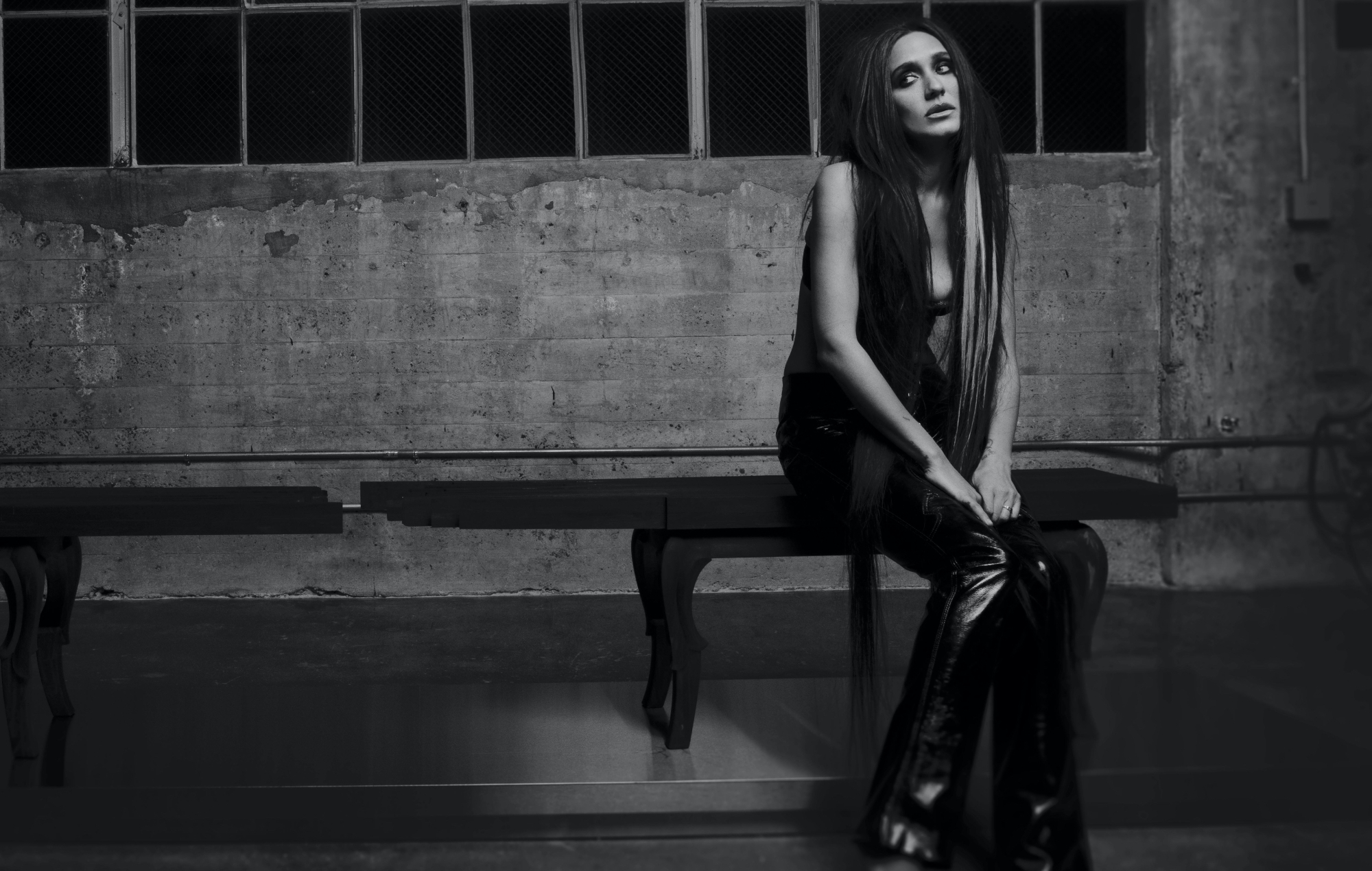 Jesse Jo Stark comparte su nuevo single 'Tornado' del álbum de debut 'Doomed'