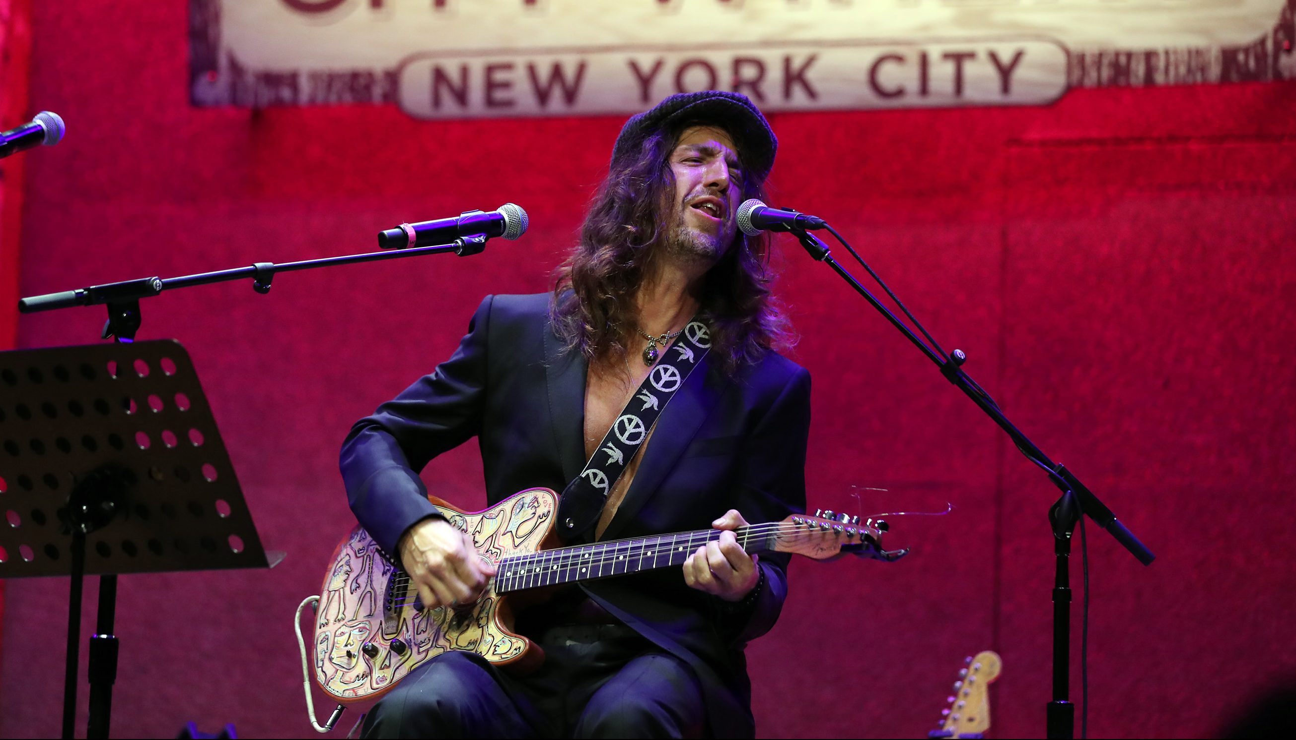 

	
		Joseph Arthur demanda a L.A. Times, dice que un artículo sobre sus opiniones sobre las vacunas dejó al cantante "rechazado y evitado
	
	