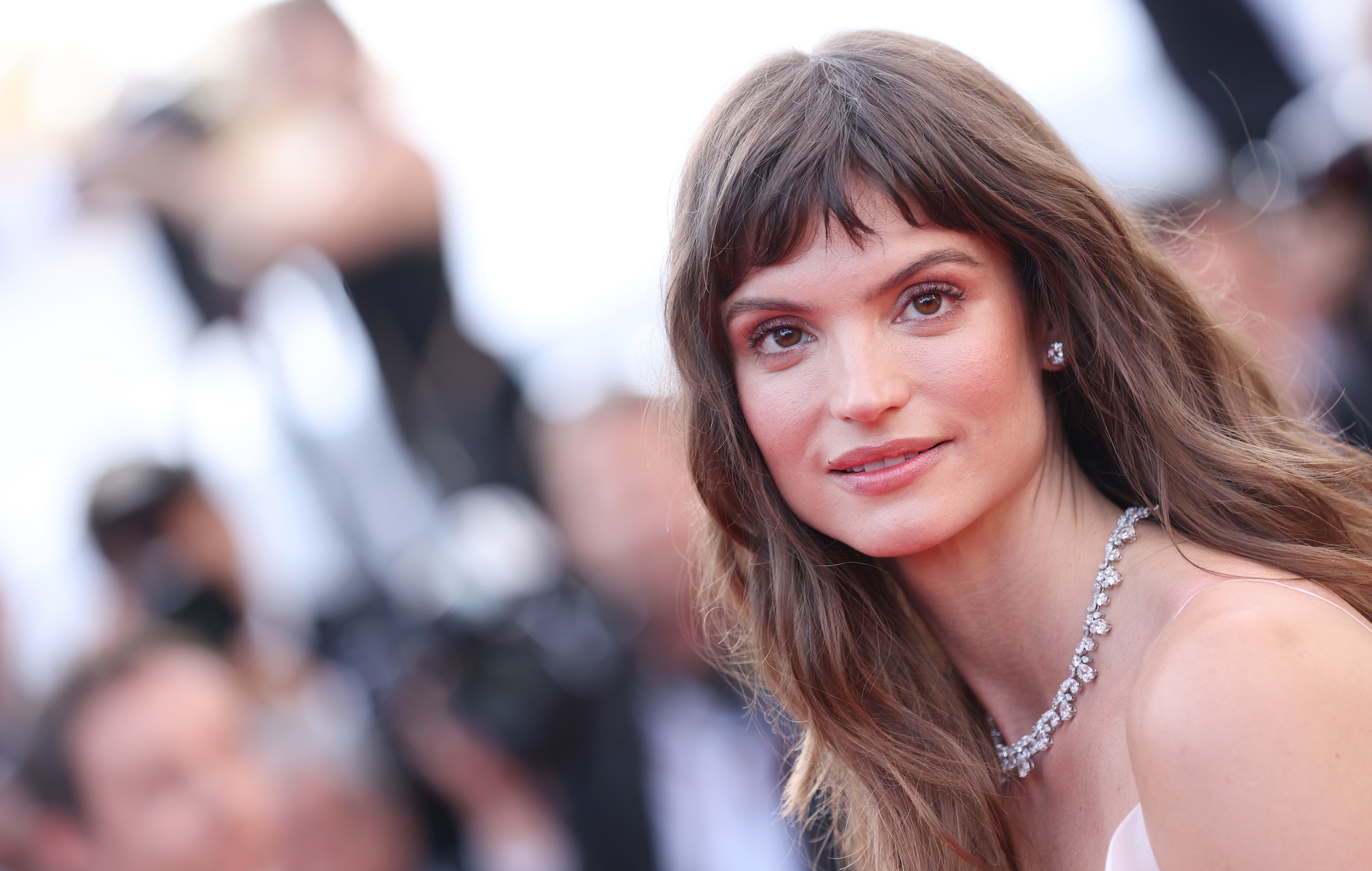 La estrella de 'Triángulo de Tristeza' Charlbi Dean ha muerto, a los 32 años