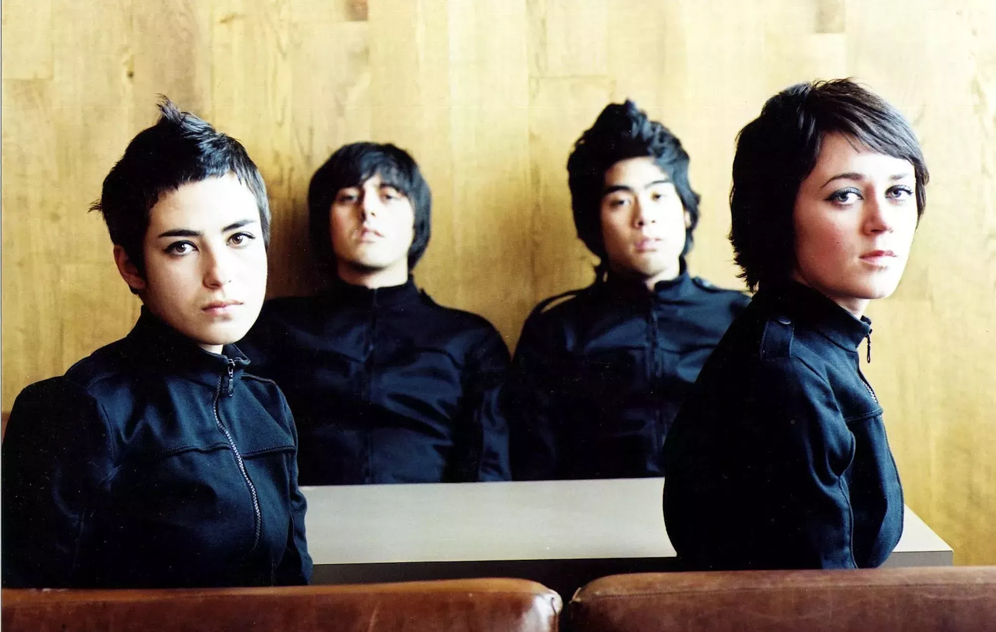 Ladytron anuncia la edición del 20º aniversario de 'Light & Magic'