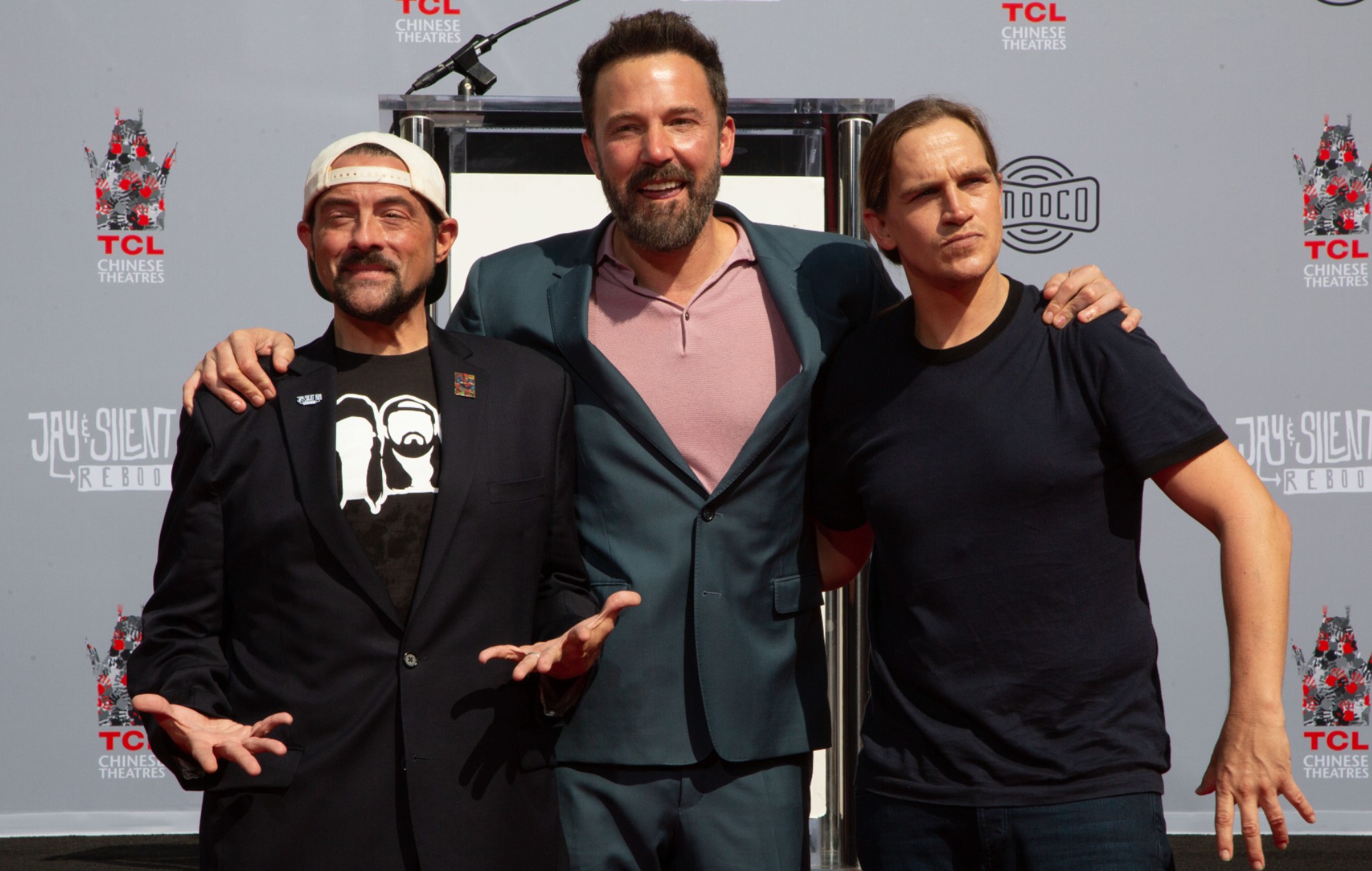 Las estrellas de 'Clerks' Kevin Smith y Jason Mewes se reúnen en la celebración de la boda de Ben Affleck y Jennifer López