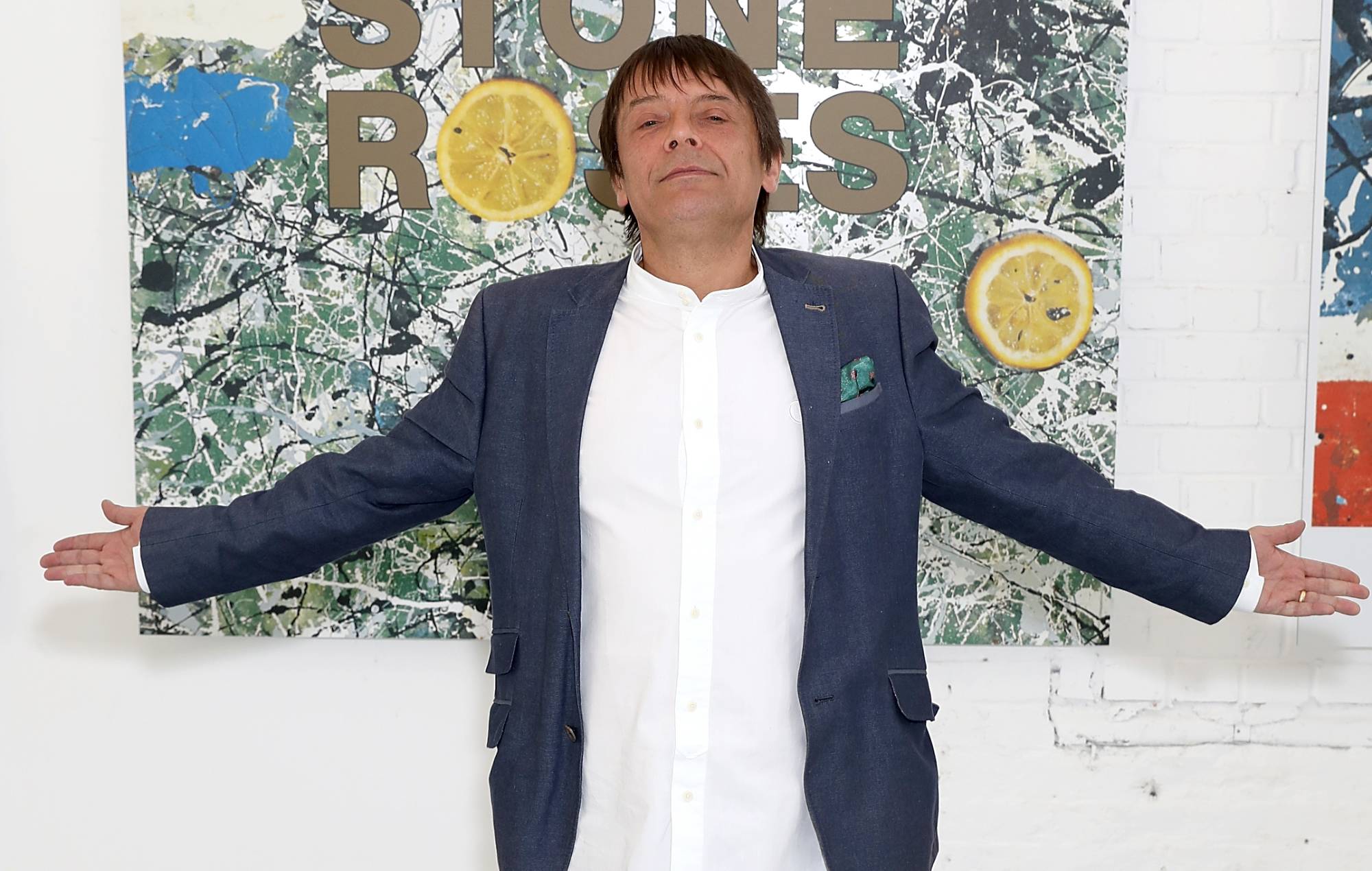 Mani, de The Stone Roses, anuncia una recaudación de fondos tras el diagnóstico de cáncer de su esposa Imelda