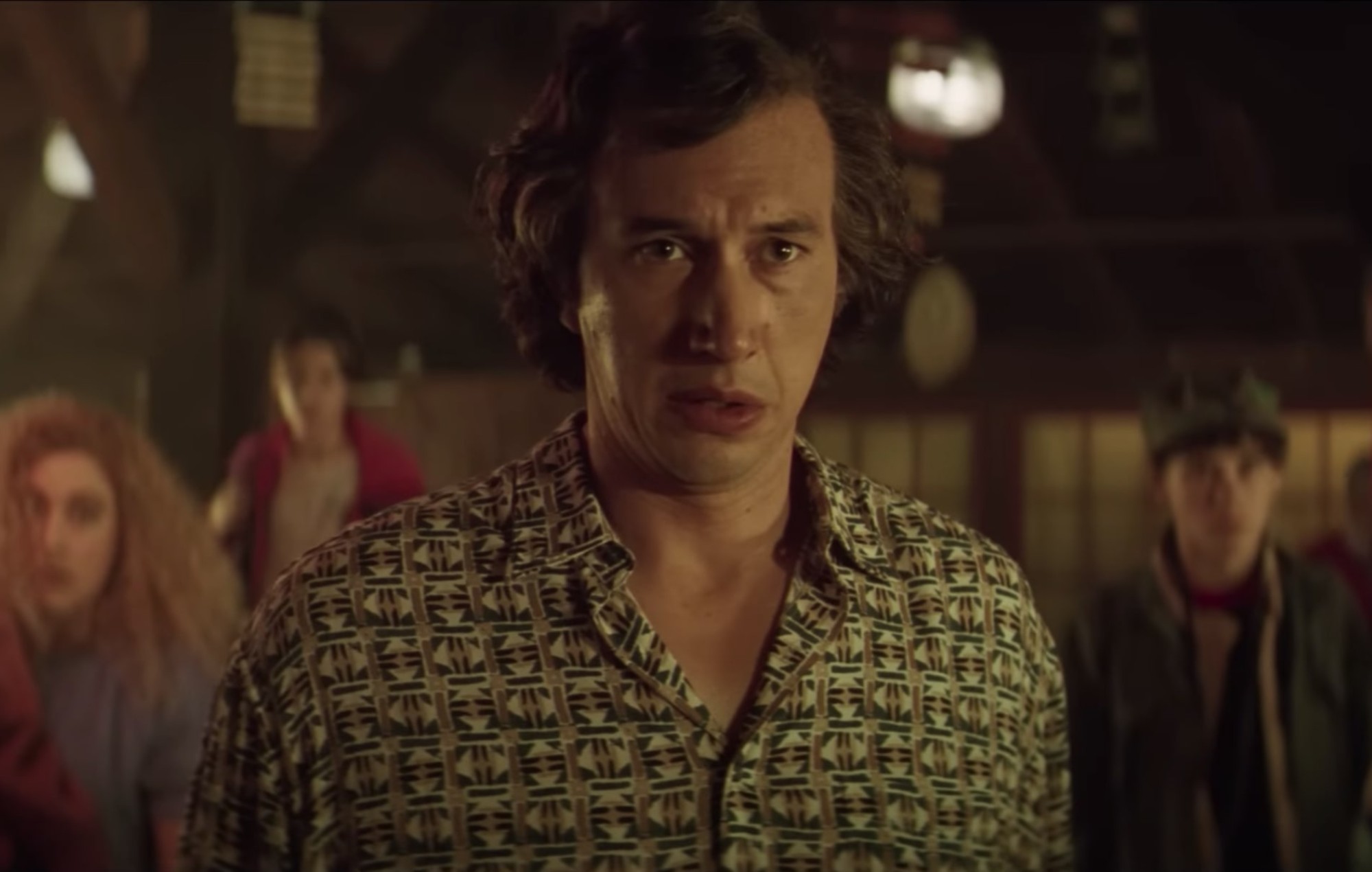 Mira a Adam Driver enfrentarse a un apocalipsis en el primer teaser de 'White Noise' de Noah Baumbach