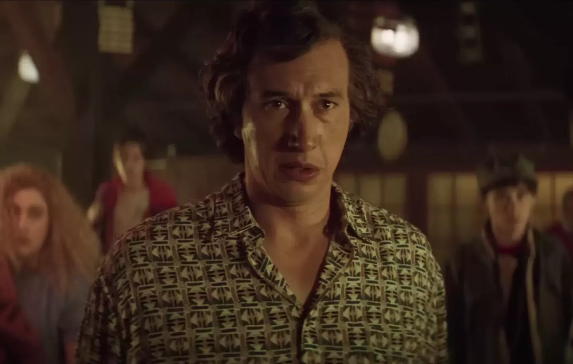 Mira a Adam Driver enfrentarse a un apocalipsis en el primer teaser de 'White Noise' de Noah Baumbach