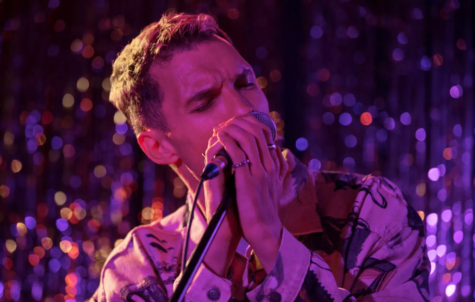 Tráiler exclusivo de 'I Used To Be Famous': Ed Skrein protagoniza el nuevo drama musical de Netflix