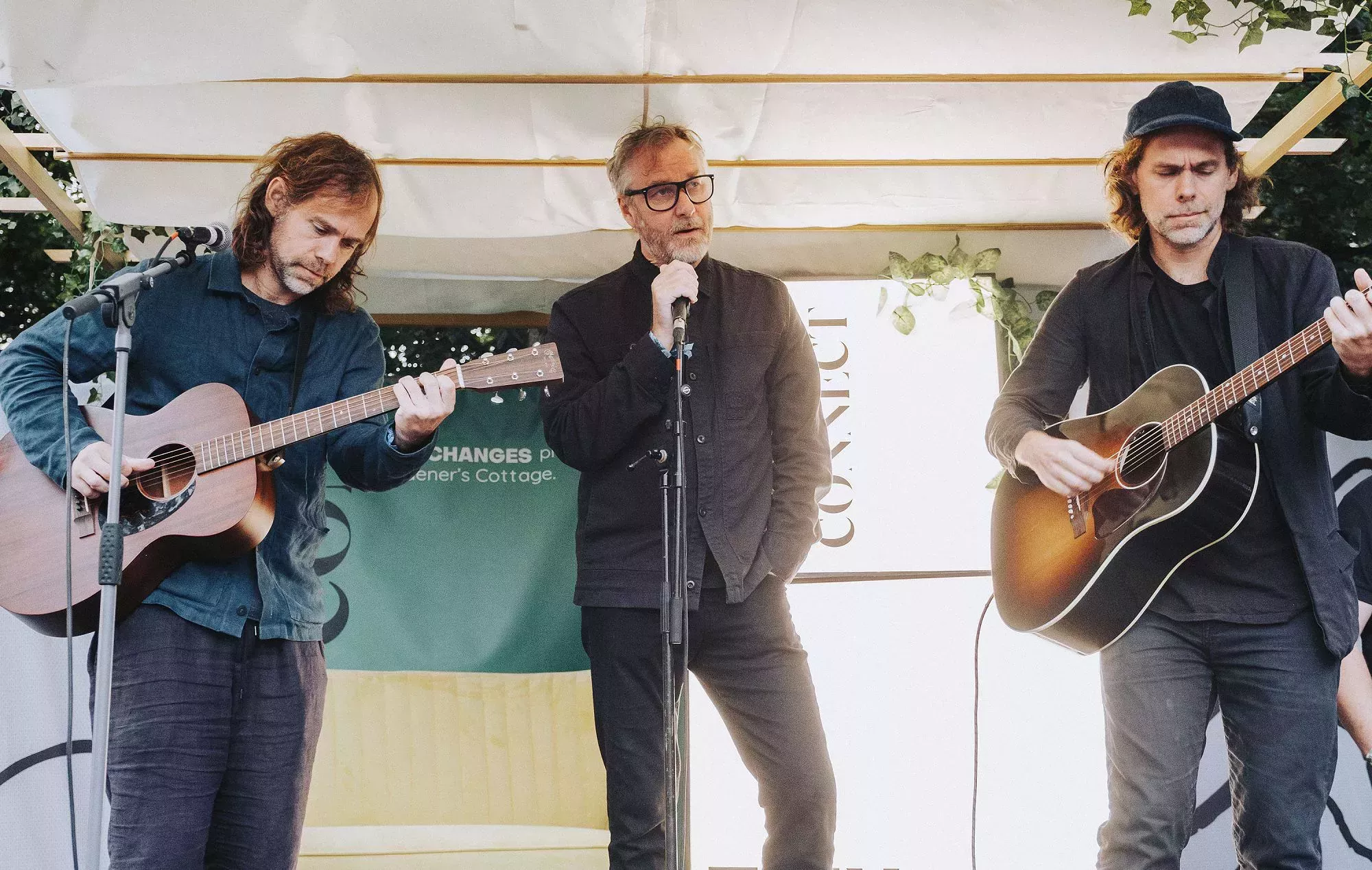 Vea a The National tocar un set acústico secreto en homenaje a Scott Hutchison de Frightened Rabbit