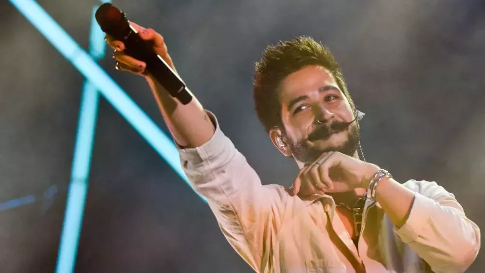 

	
		Camilo habla de trabajar con Camila Cabello y Alejandro Sanz, y de cómo la paternidad inspiró su nuevo álbum, 'De Adentro Pa Afuera'
	
	