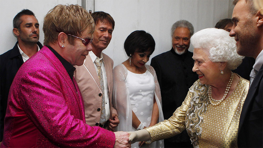 

	
		Elton John rinde homenaje a la Reina Isabel II en el concierto de Toronto: "Ha trabajado muchísimo
	
	