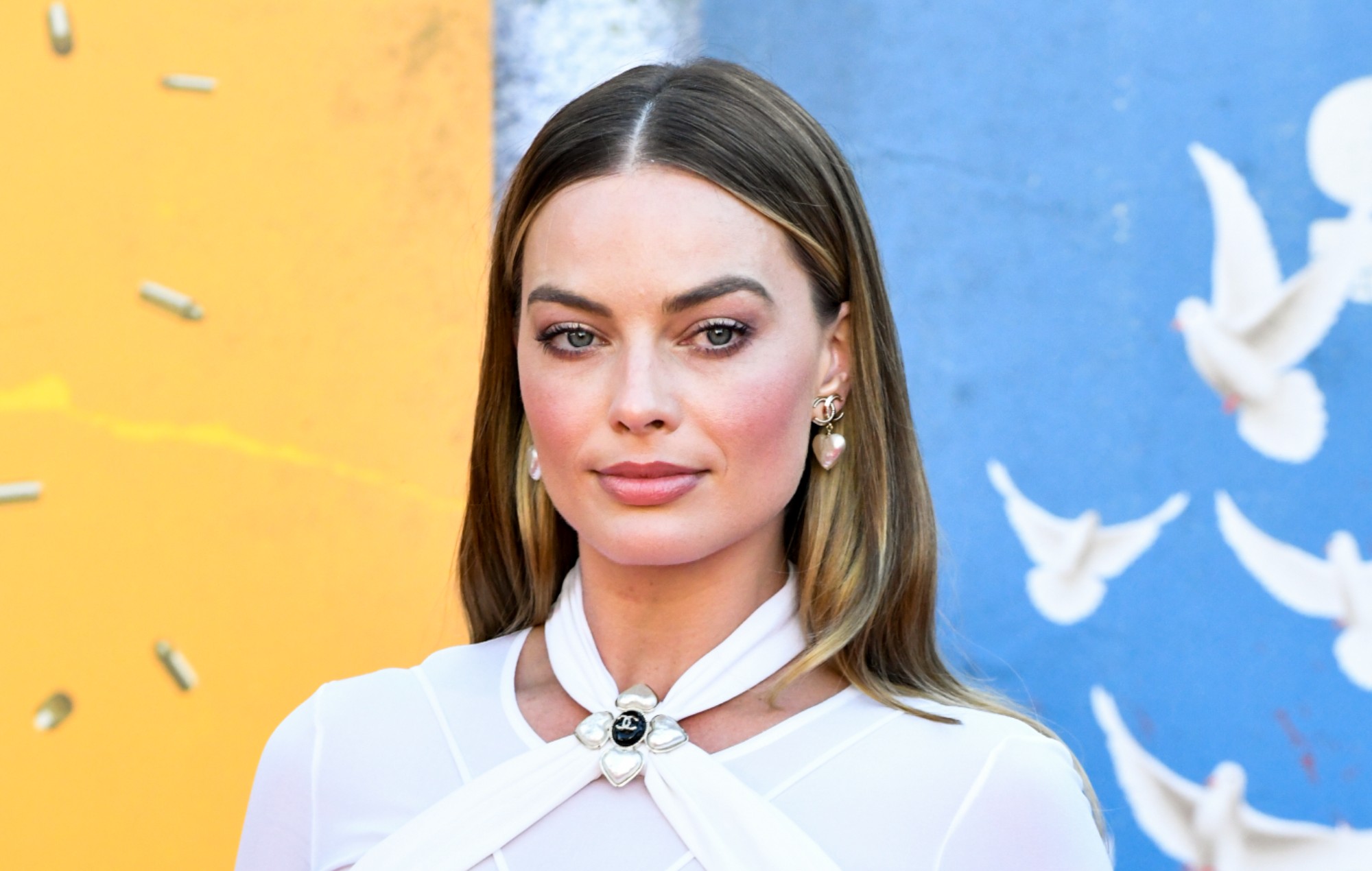 Margot Robbie dice que se sintió "mortificada" por las imágenes filtradas de 'Barbie' con Ryan Gosling