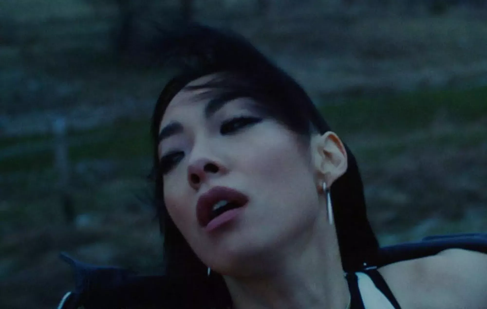 Rina Sawayama comparte su nuevo y contundente vídeo para 