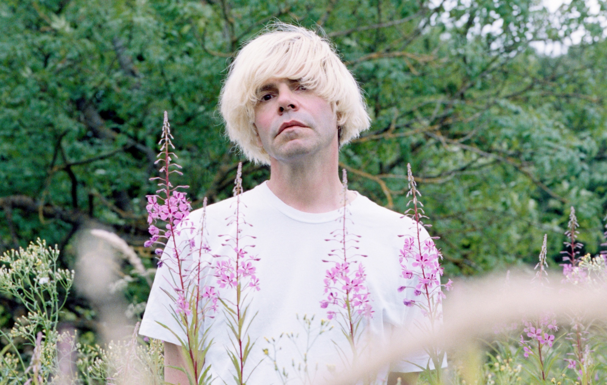 Tim Burgess sobre su nuevo álbum 'Typical Music': "Siempre he pensado que tengo un 'White Album' en mí