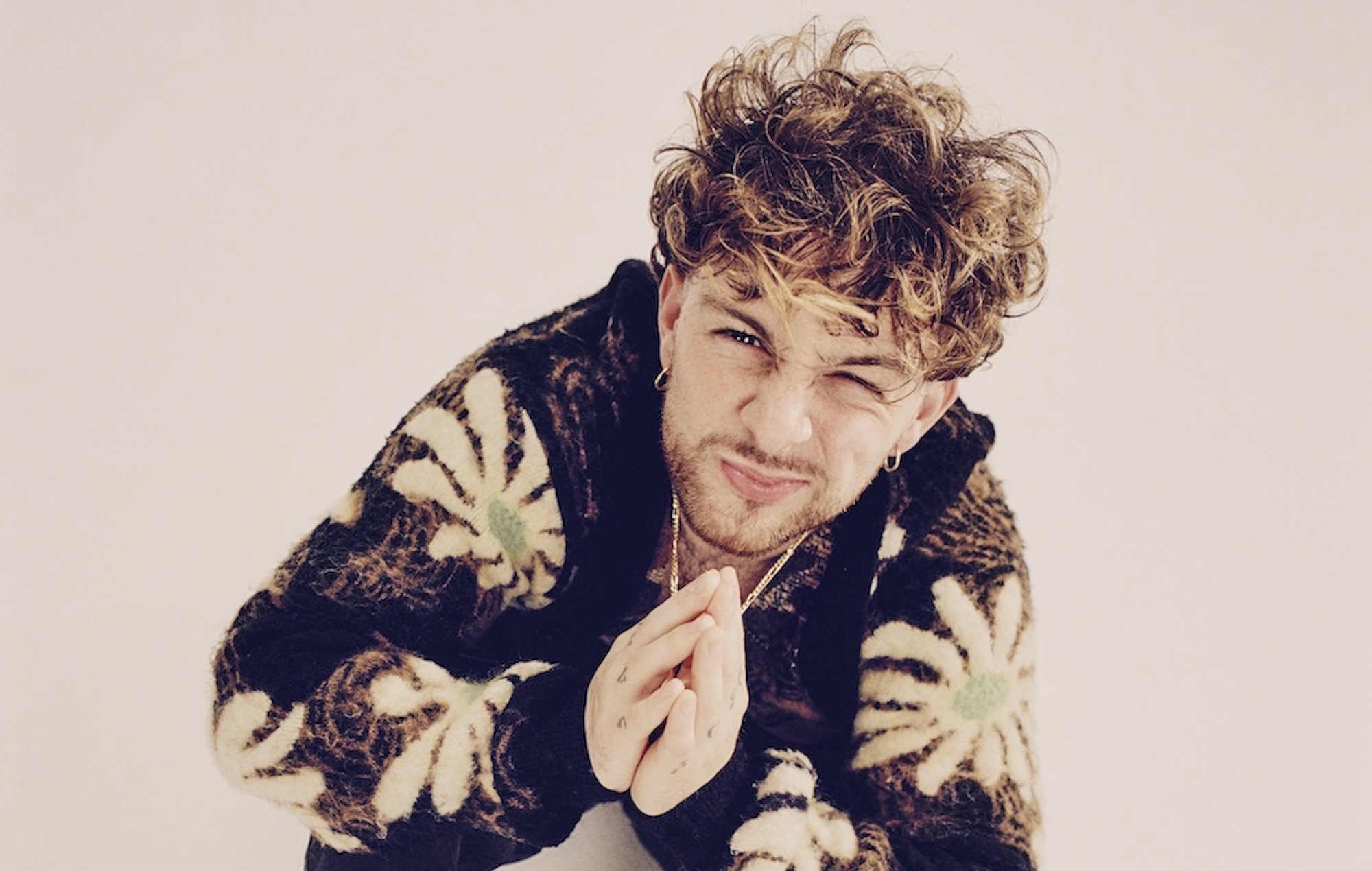 Tom Grennan anuncia su nuevo álbum "What Ifs &amp; Maybes" y una gira por el Reino Unido en 2023
