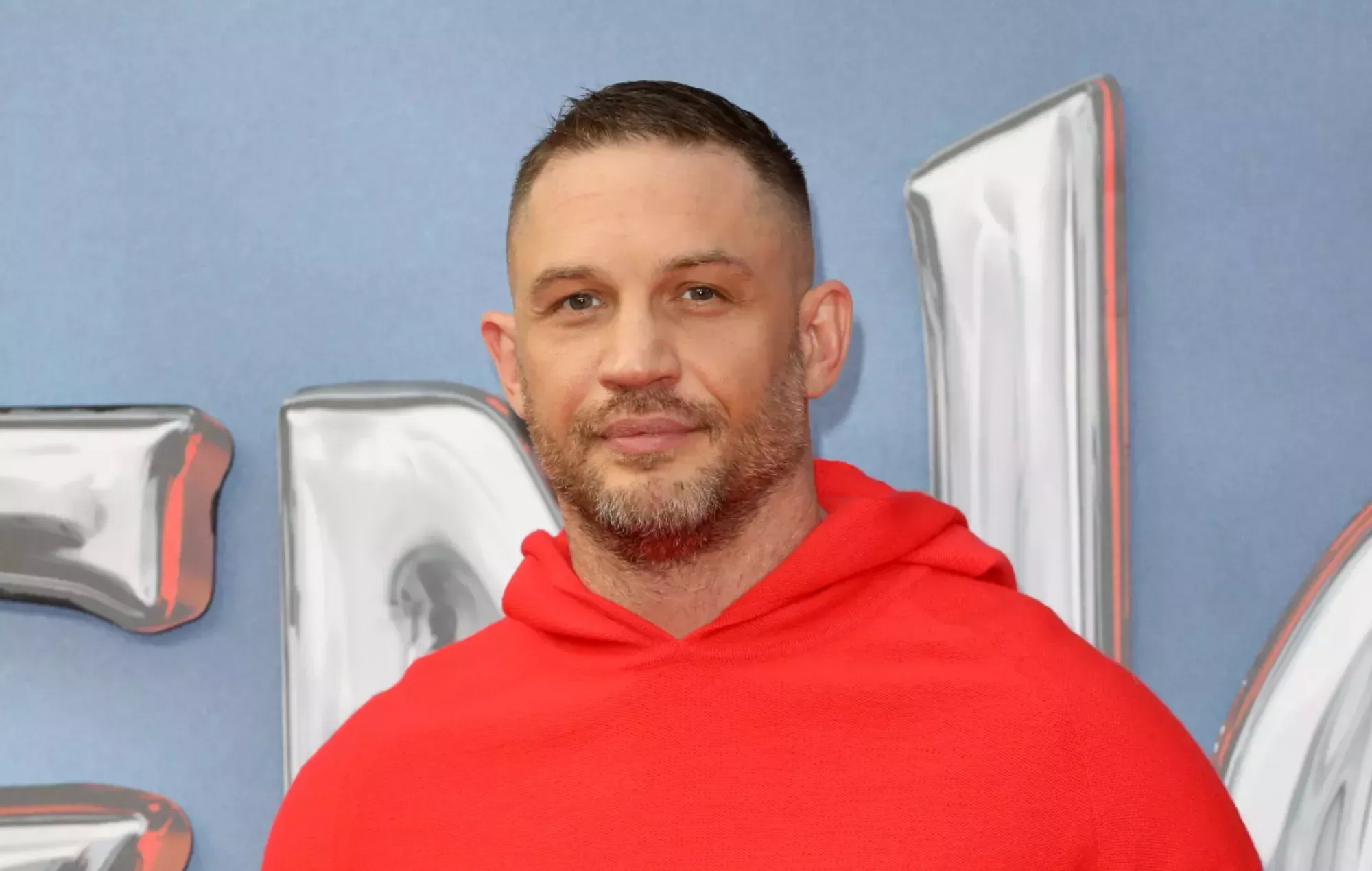Tom Hardy aparece por sorpresa en una competición de jiu-jitsu en el Reino Unido y gana el oro