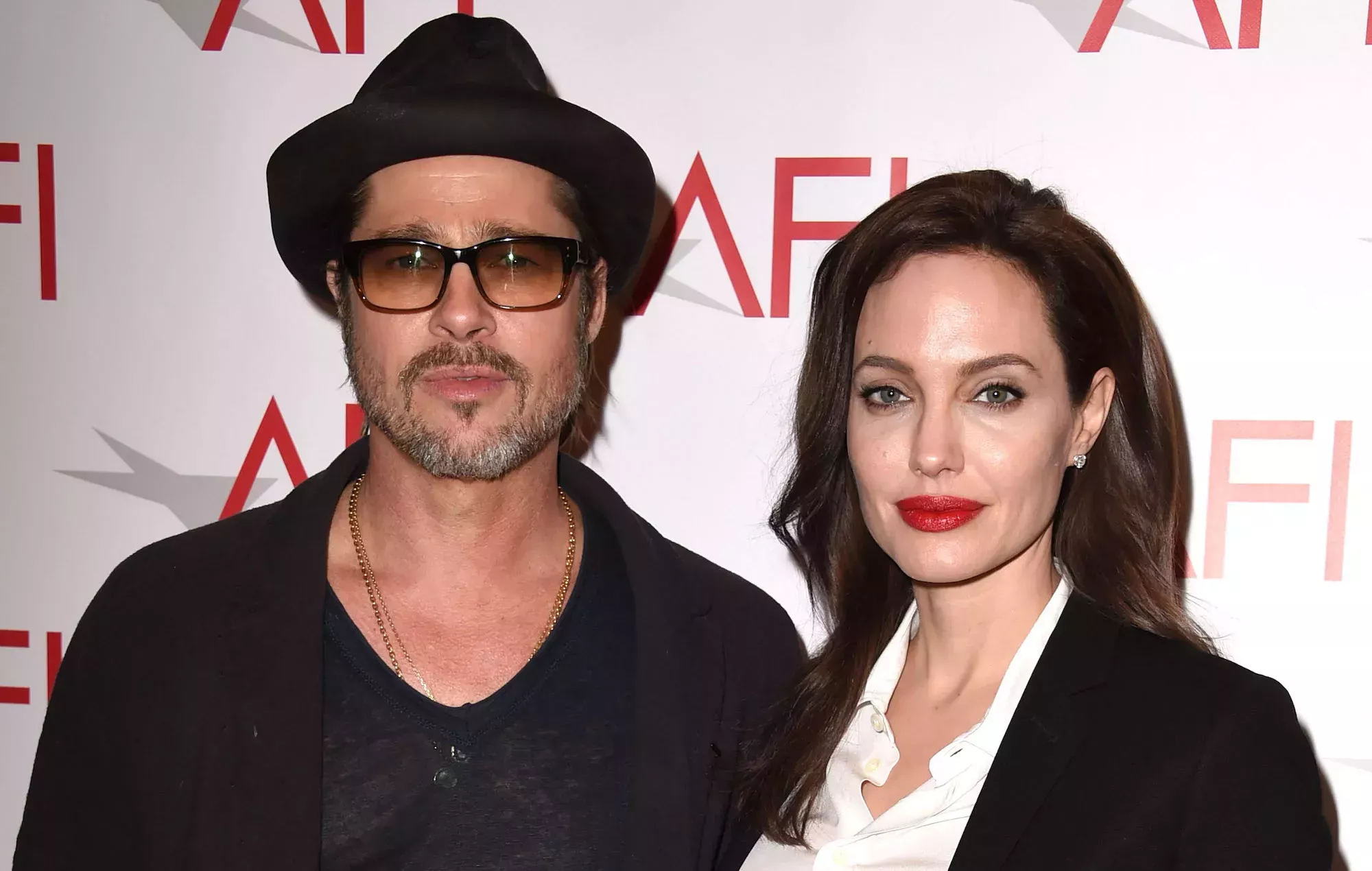 Angelina Jolie alega abusos físicos por parte de Brad Pitt en una nueva demanda