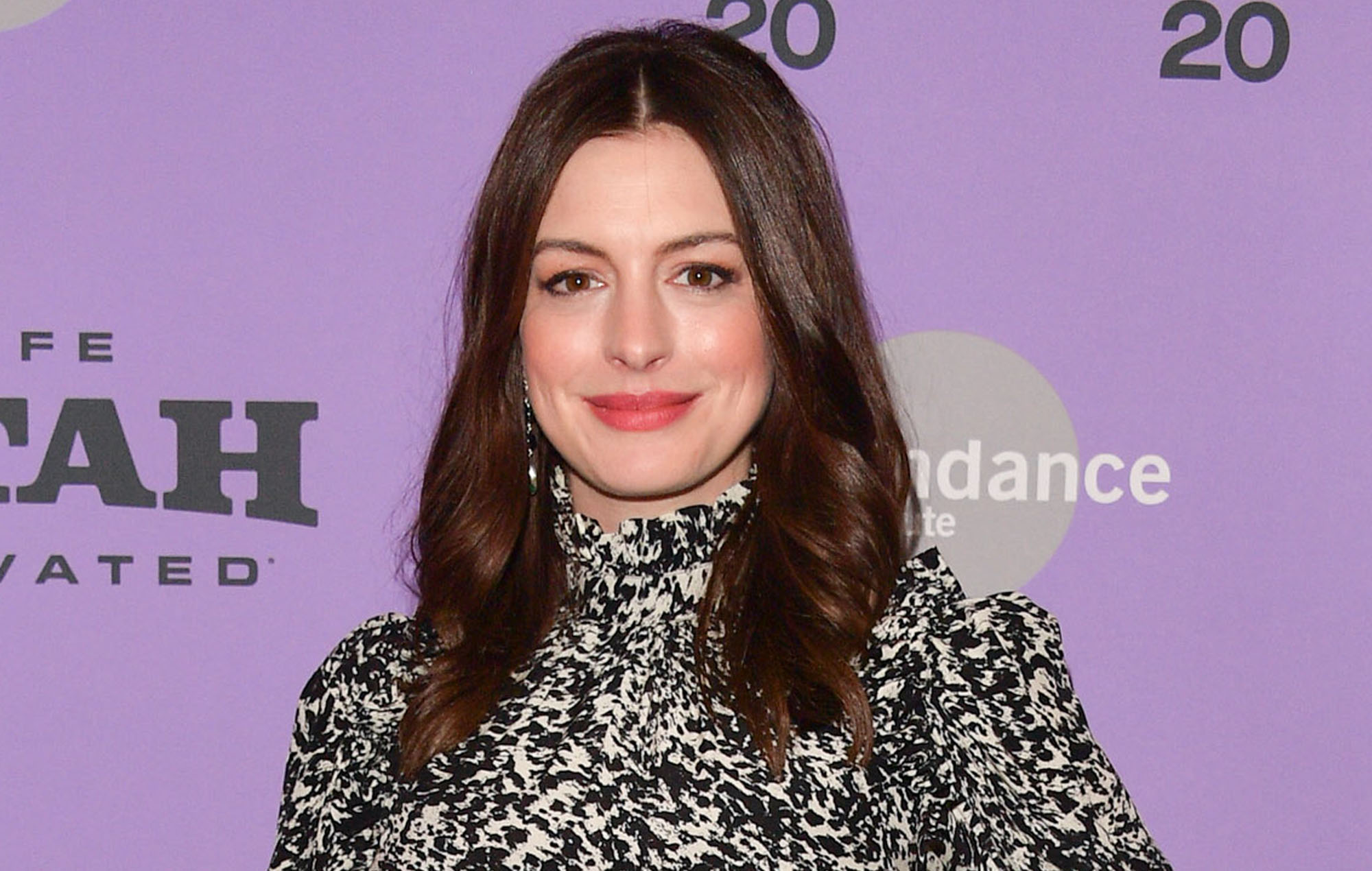 Anne Hathaway reflexiona sobre el "Hathahate" 10 años después