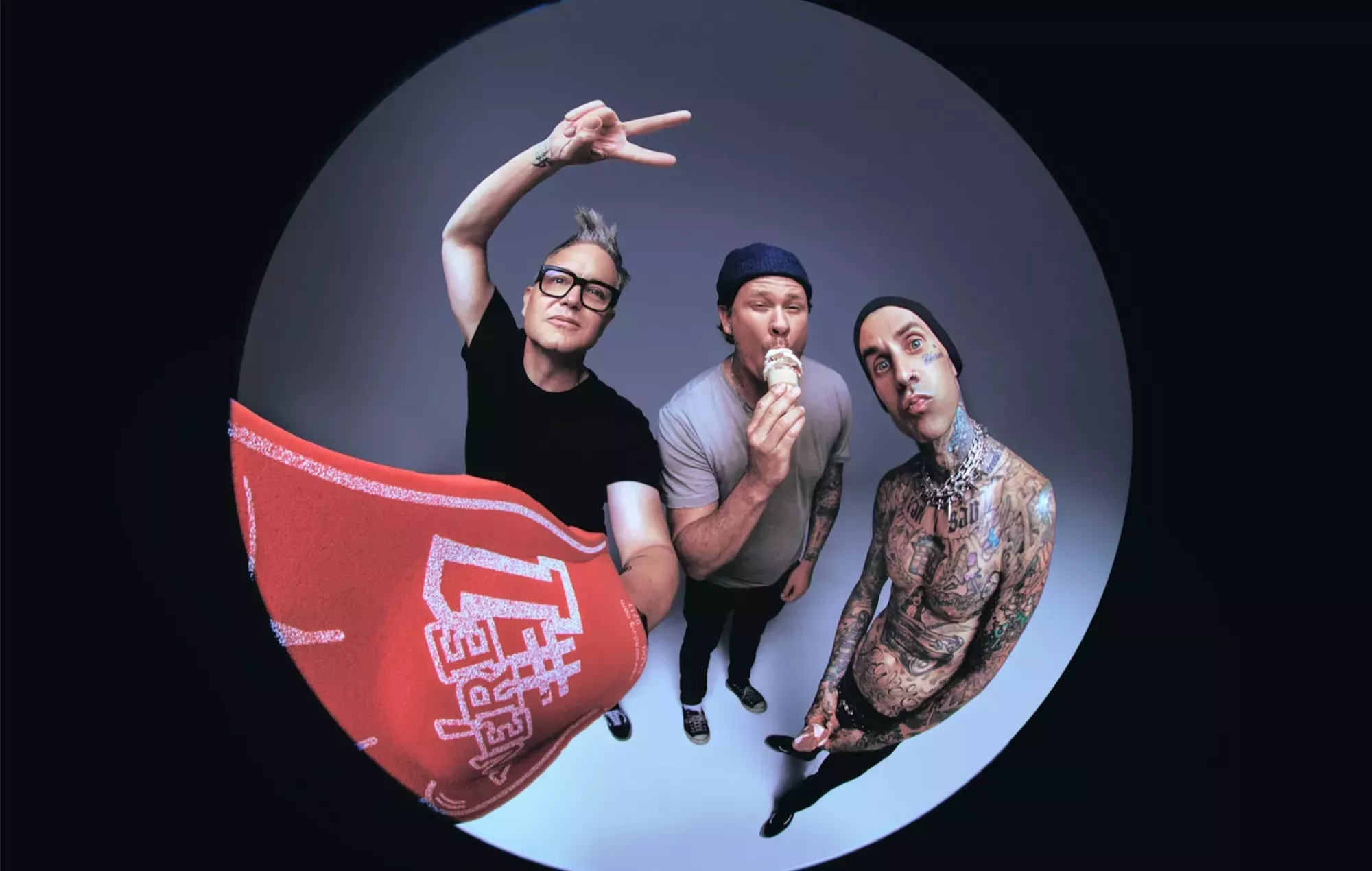 Blink-182 se reúne con Tom DeLonge, anuncia nueva música y gira mundial